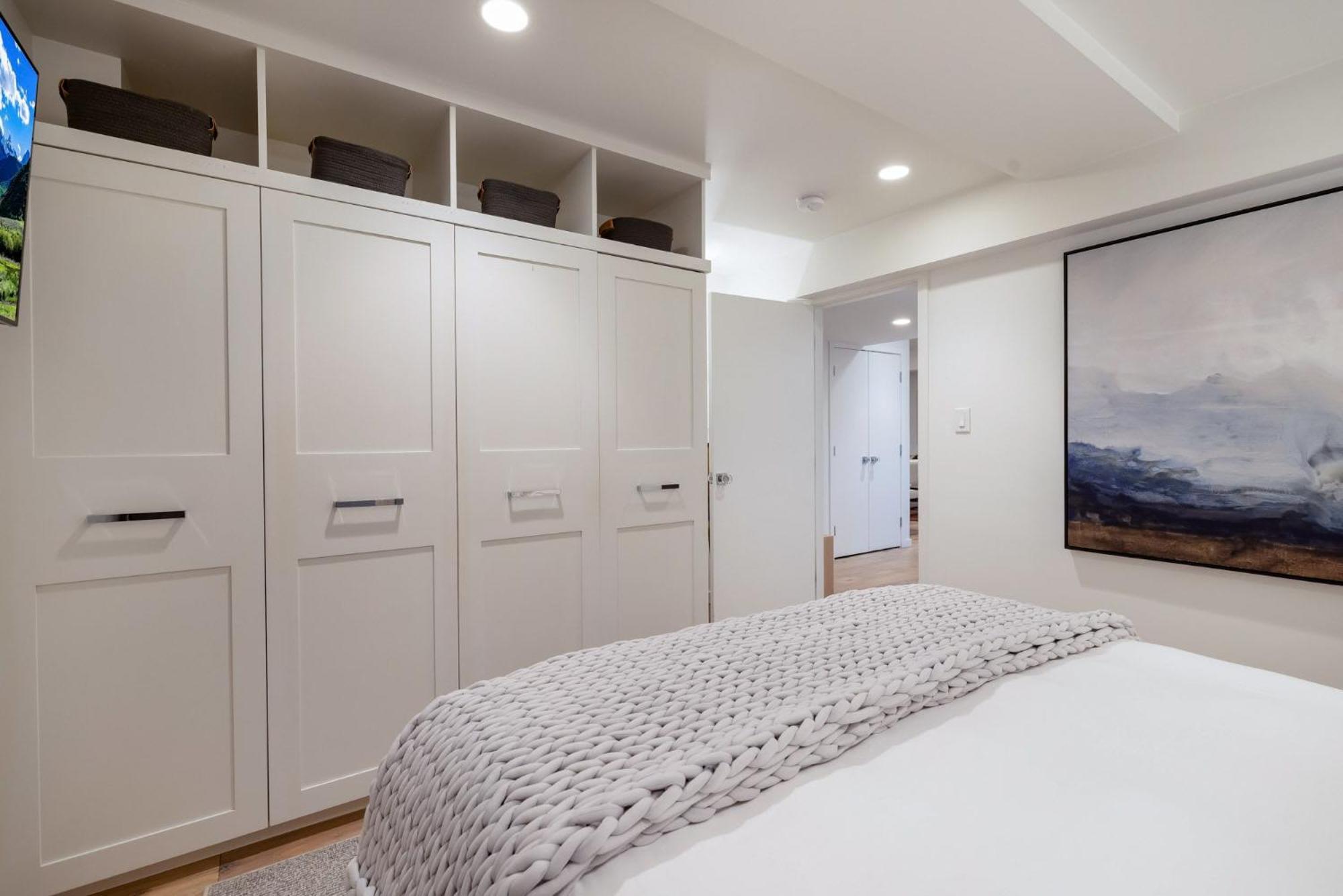 Renovated 2 Bedroom Ski-in Out