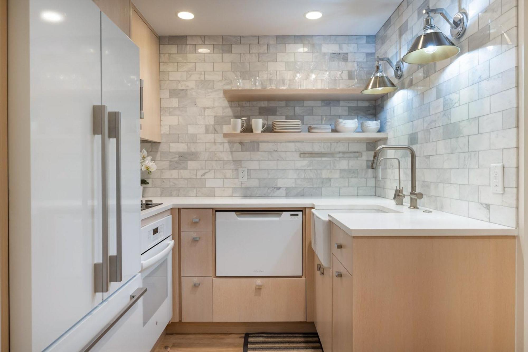 Renovated 2 Bedroom Ski-in Out * Aspen
