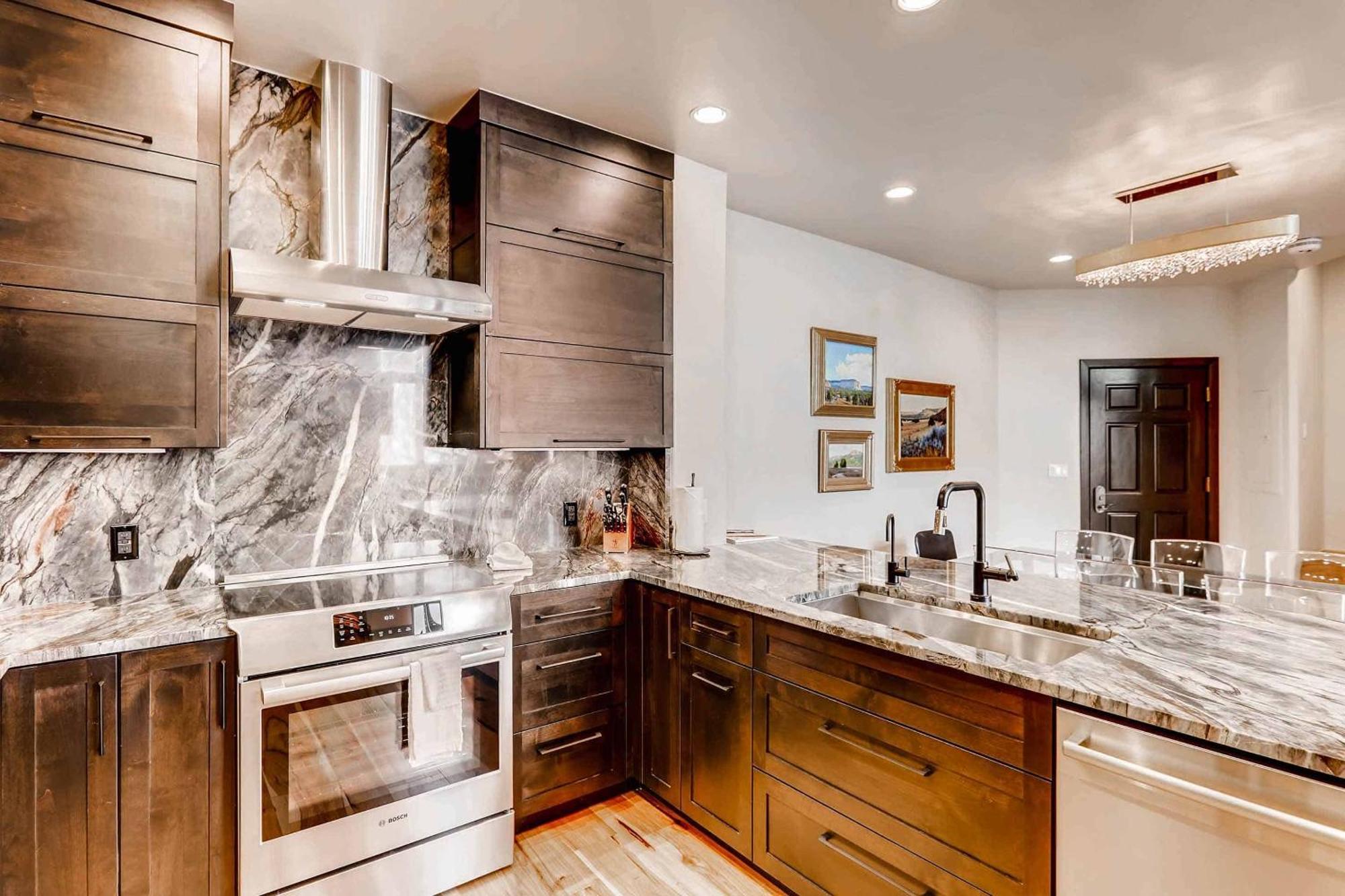 Highlands 402 By East West Hospitality *