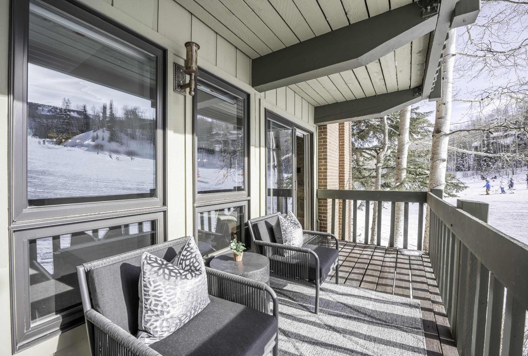 Renovated 2 Bedroom W Hot Tub -mountain Views! Holiday home