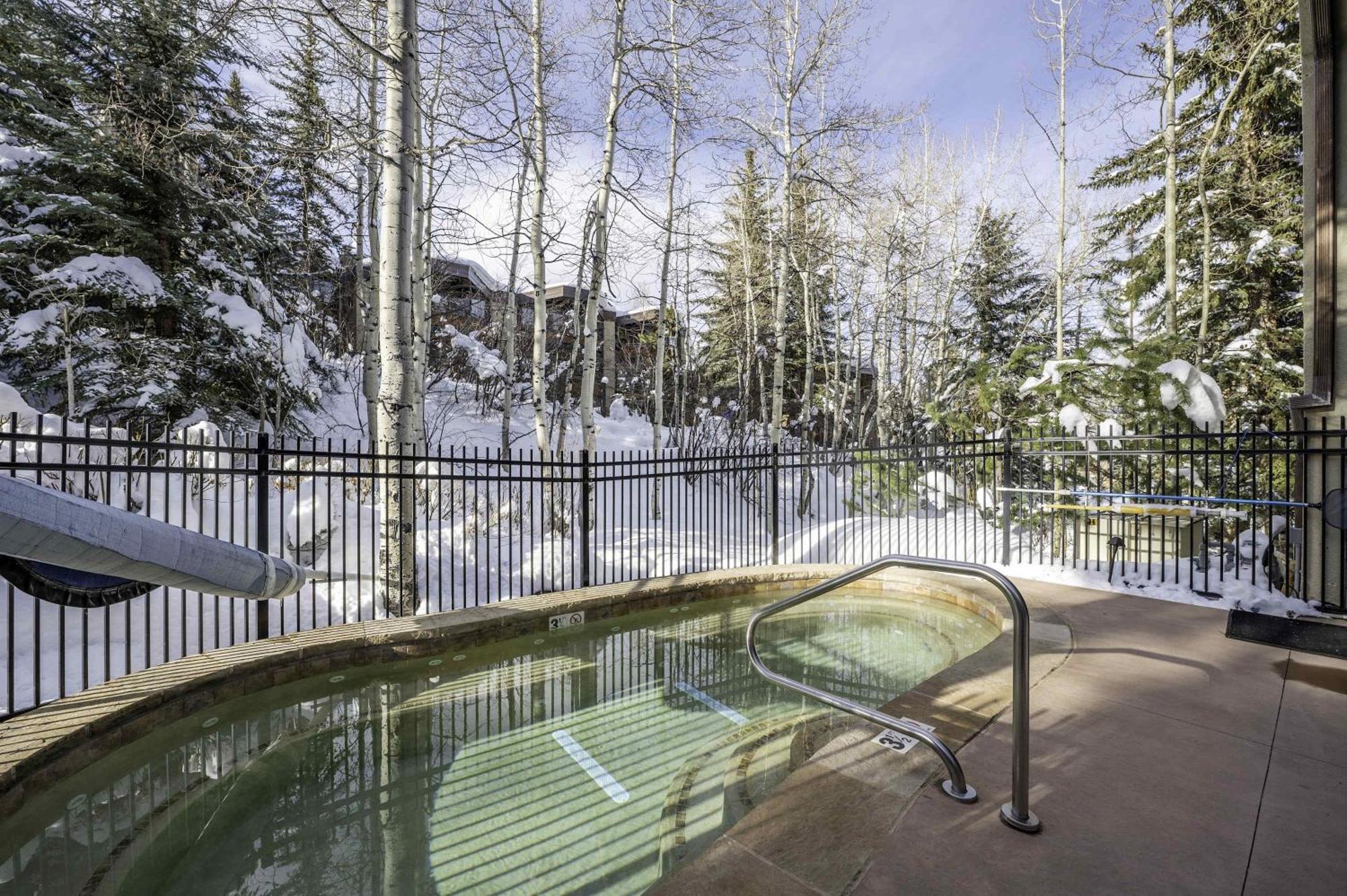 Renovated 2 Bedroom W Hot Tub -mountain Views! Holiday home *