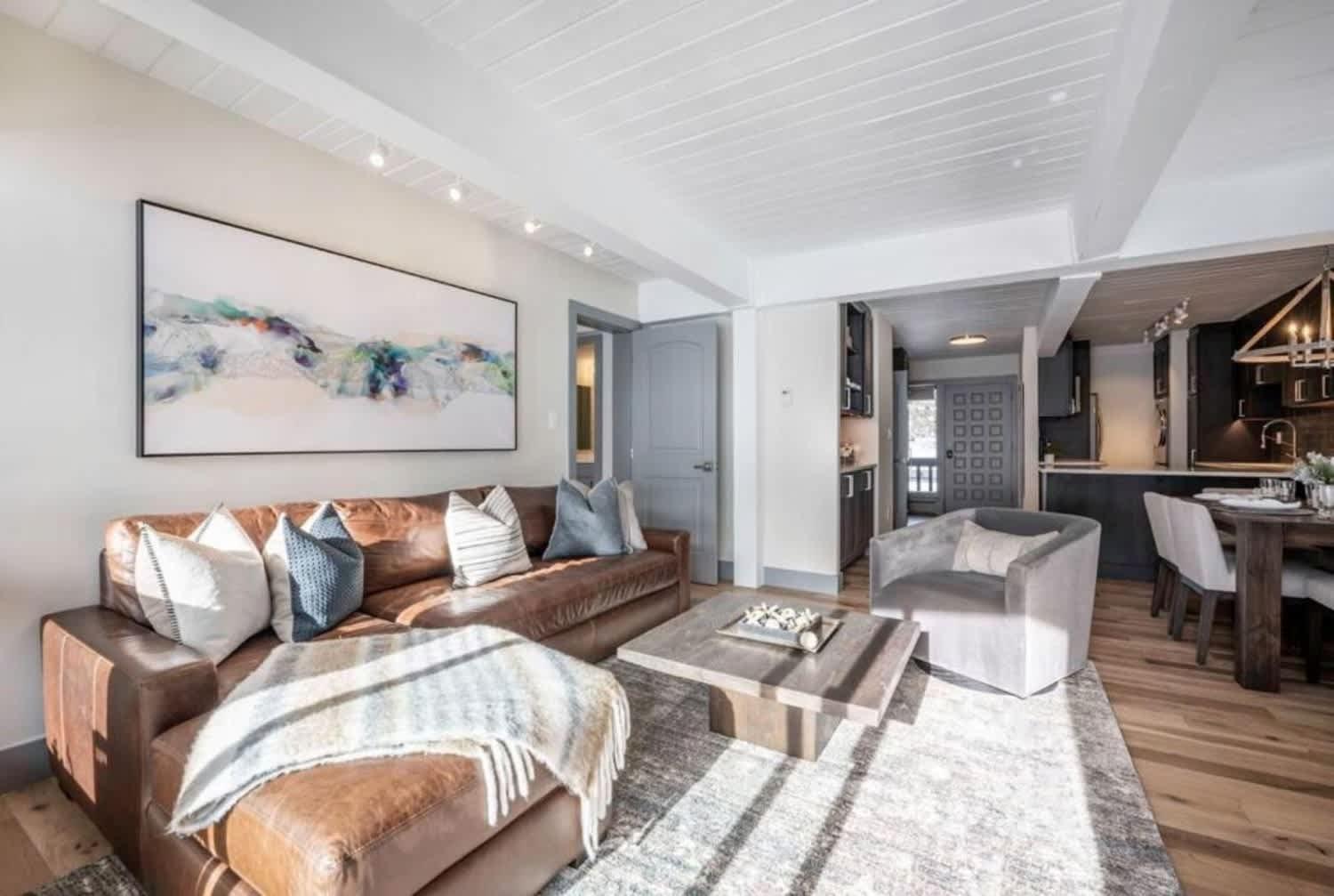 Renovated 2 Bedroom W Hot Tub -mountain Views! Holiday home *