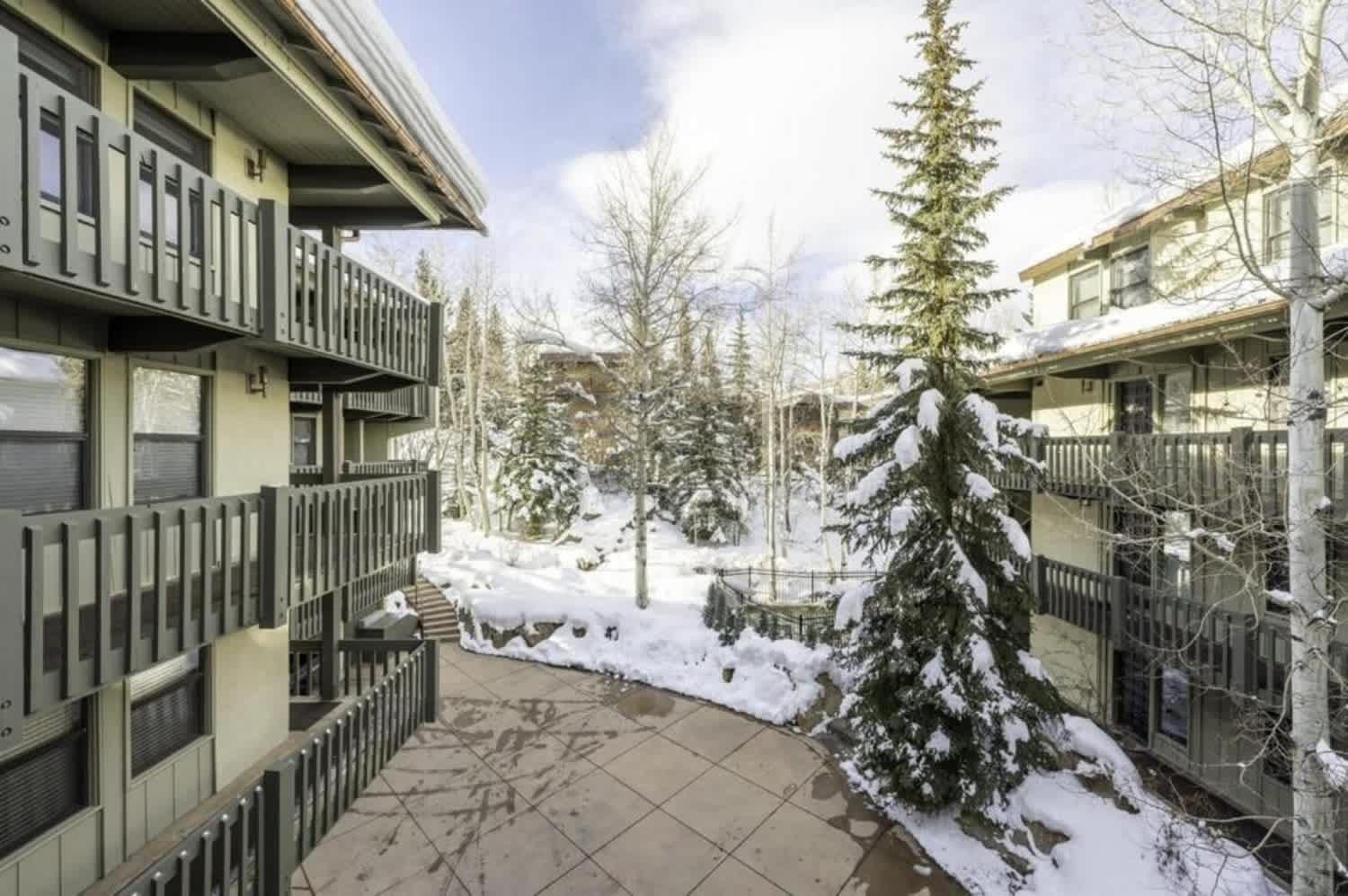 Renovated 2 Bedroom W Hot Tub -mountain Views!