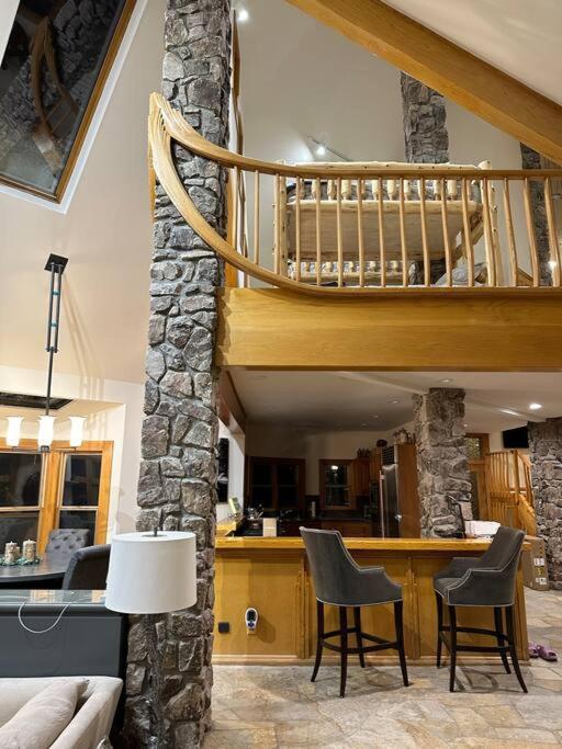 5 Bed With Loft 6ba In And Out Amazing Views *