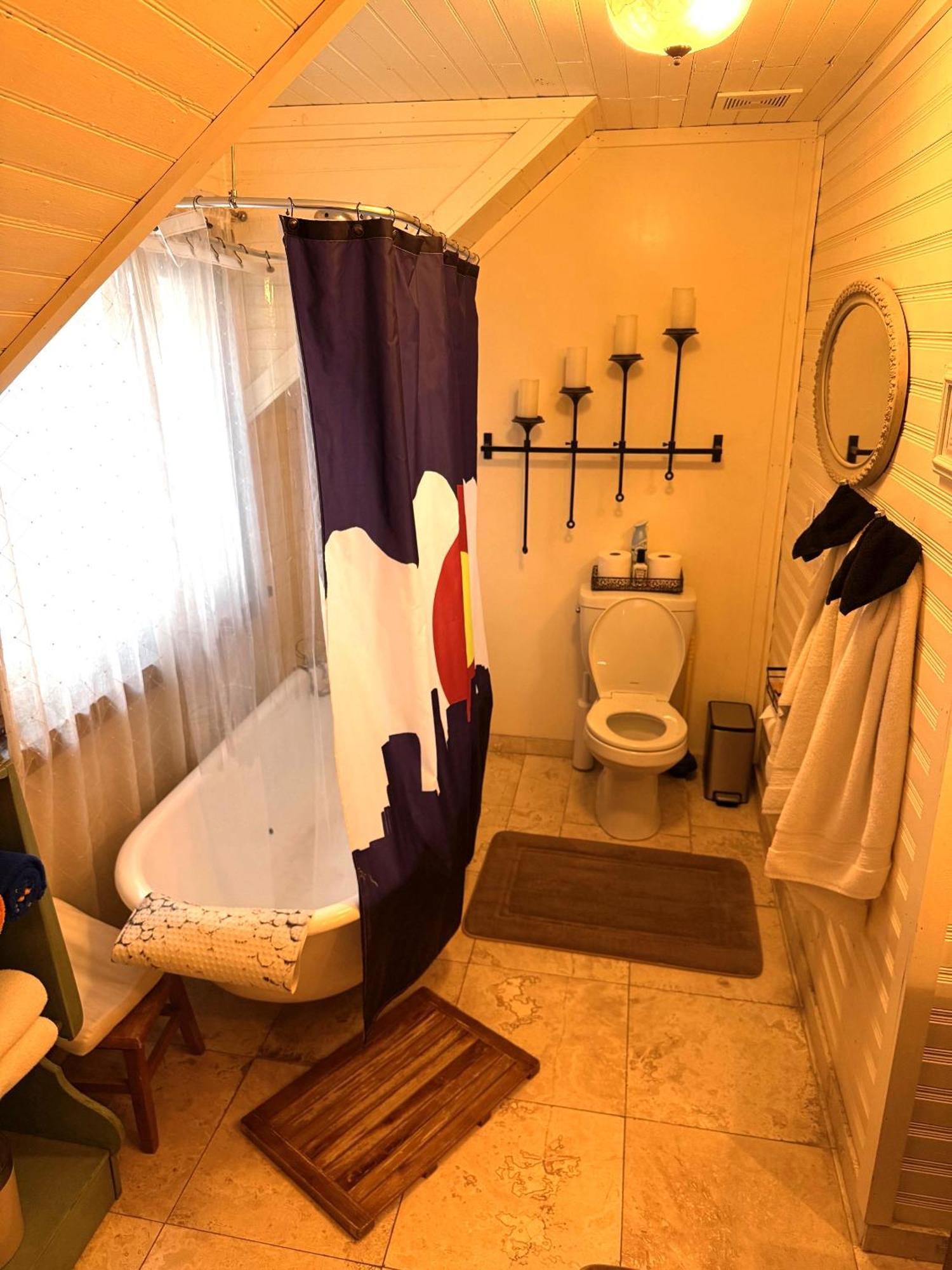 Bed & Breakfast Downtown With Jacuzzi *