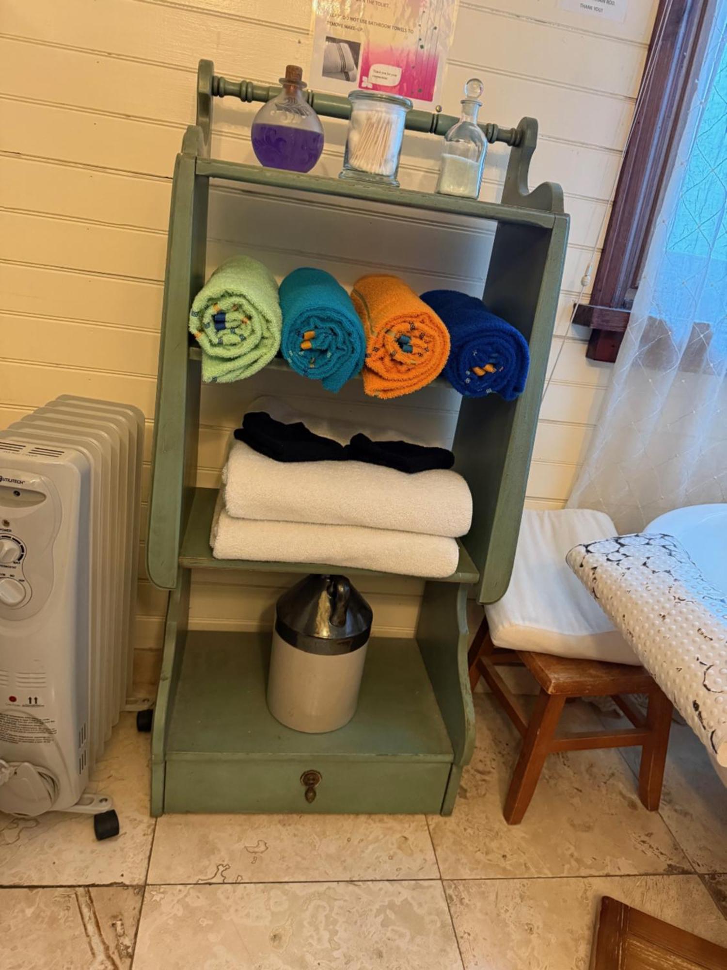 Downtown With Jacuzzi Bed & Breakfast