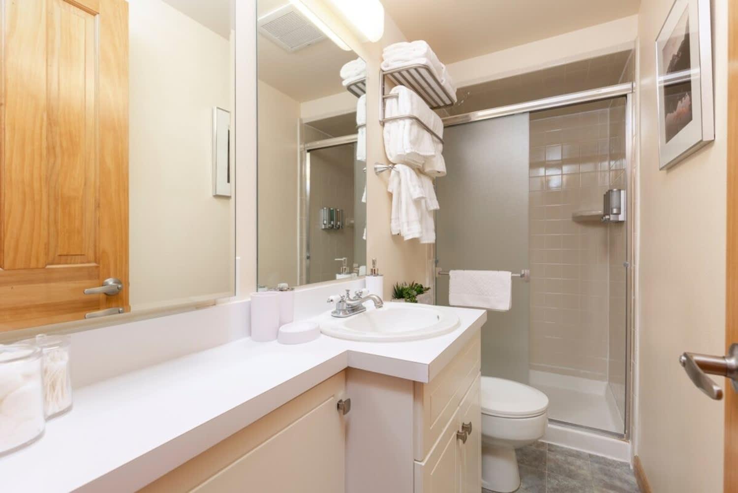 Apartment Comfort & Location - 2 Bedroom 2ba - Steps To Town *