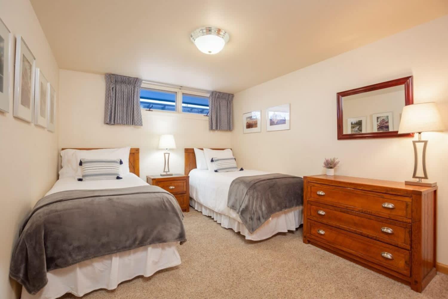 Comfort & Location - 2 Bedroom 2ba - Steps To Town Apartment *