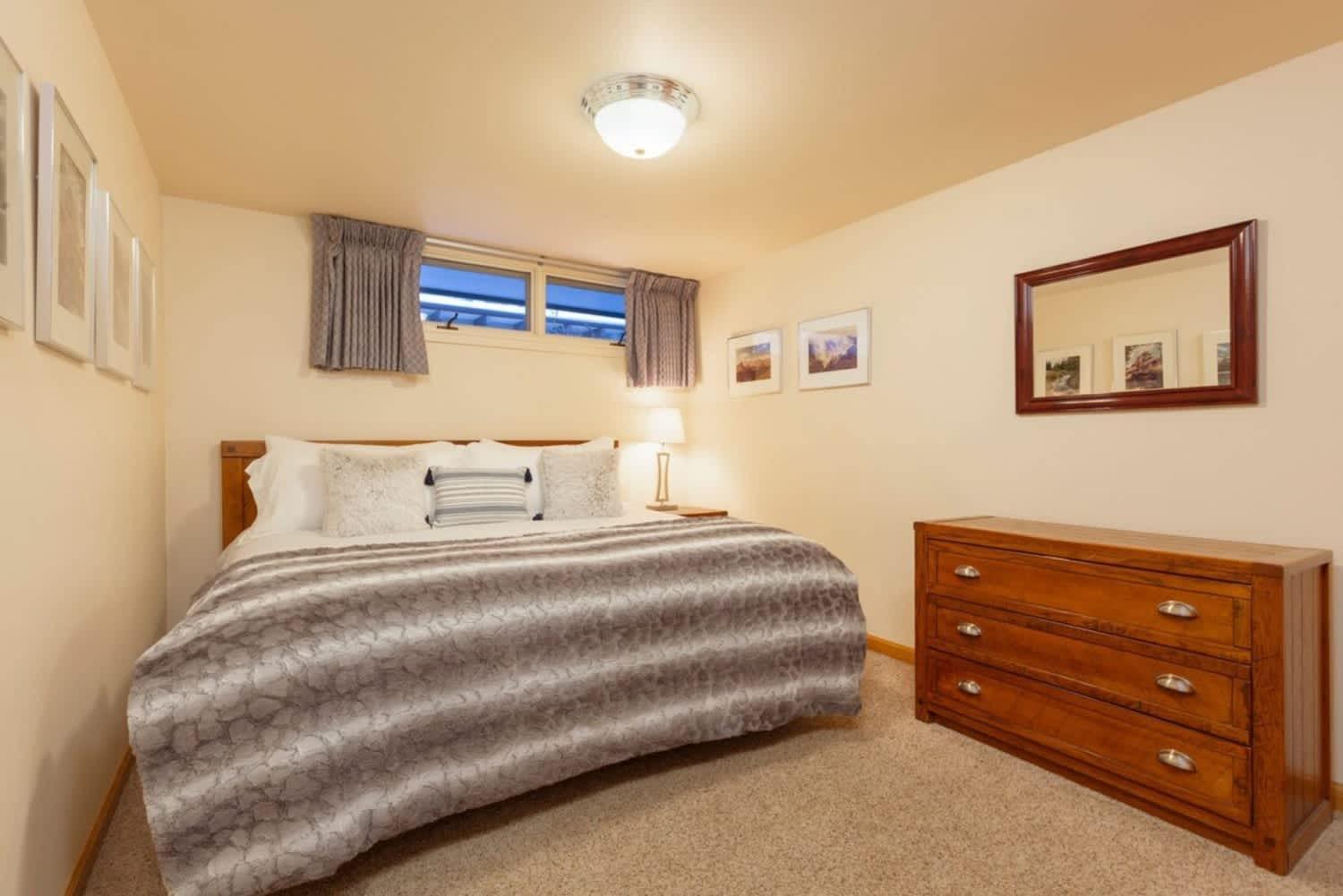 Comfort & Location - 2 Bedroom 2ba - Steps To Town Apartment Aspen