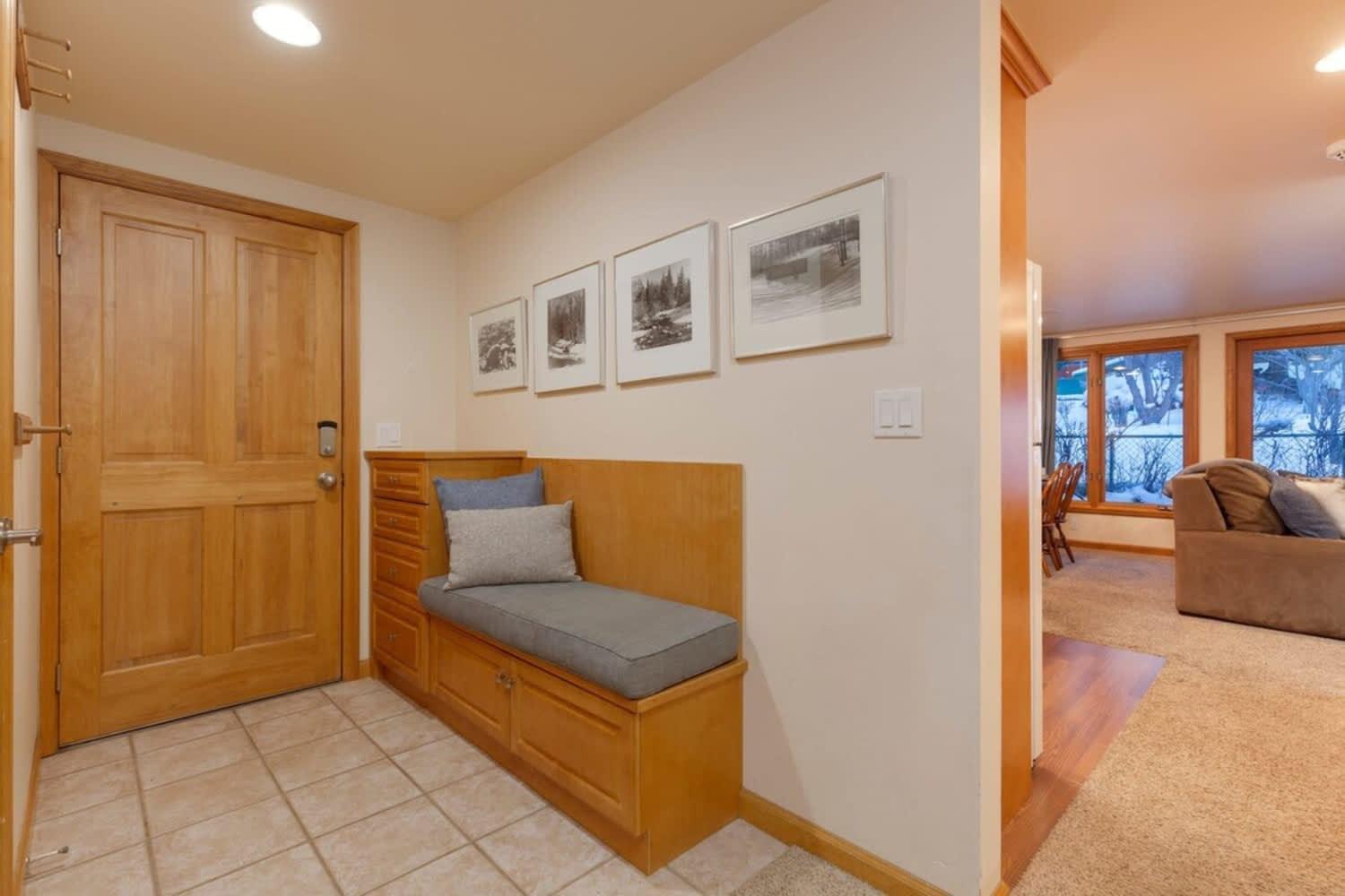 Comfort & Location - 2 Bedroom 2ba - Steps To Town *