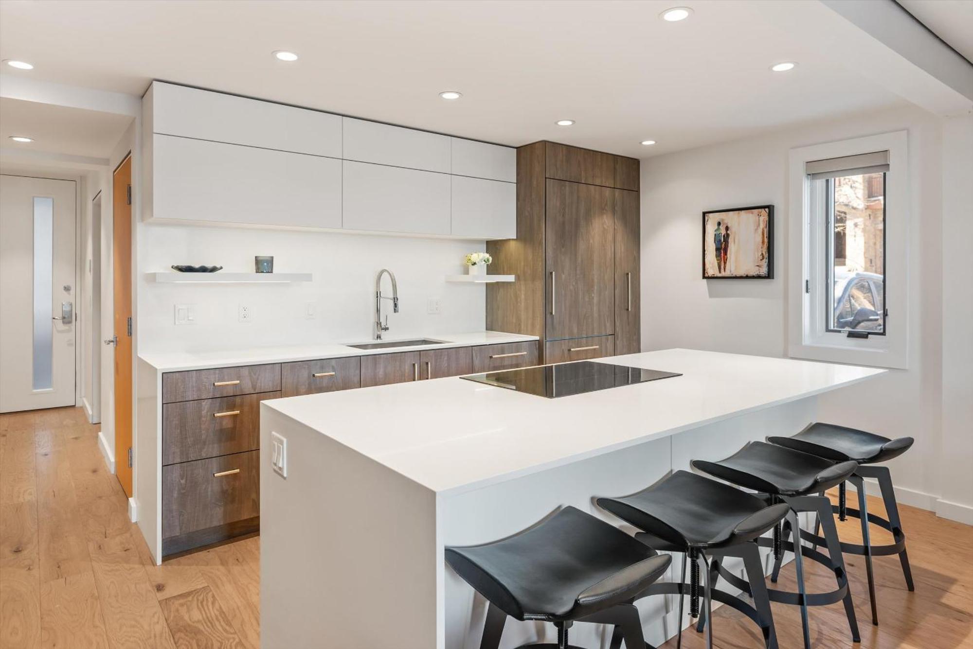 Apartment New Listing 3br 3ba *