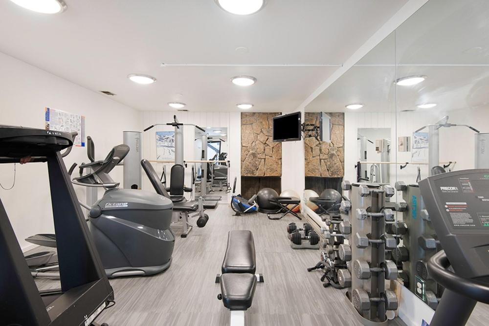Chateau Eau Claire Unit 1, Stylish Overlooking The River, Walking Distance To Downtown Aspen