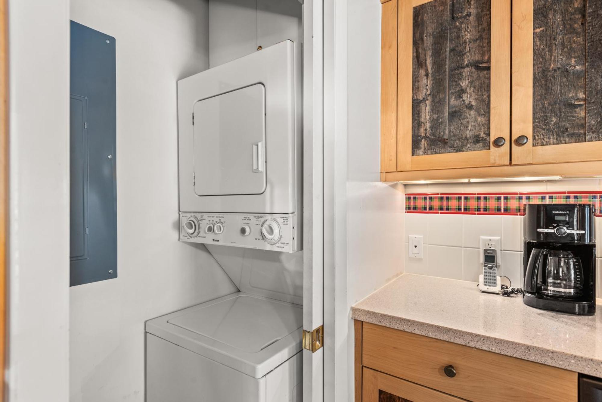 Chateau Eau Claire Unit 1, Stylish Overlooking The River, Walking Distance To Downtown Holiday home Aspen