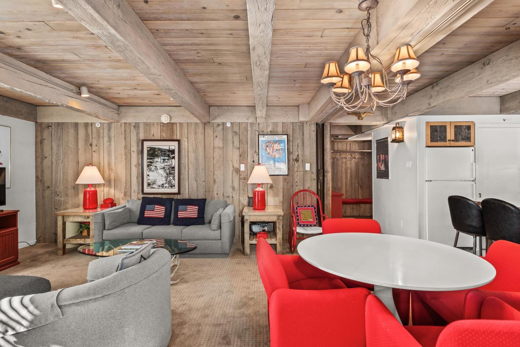Chateau Eau Claire Unit 1, Stylish Overlooking The River, Walking Distance To Downtown * Aspen