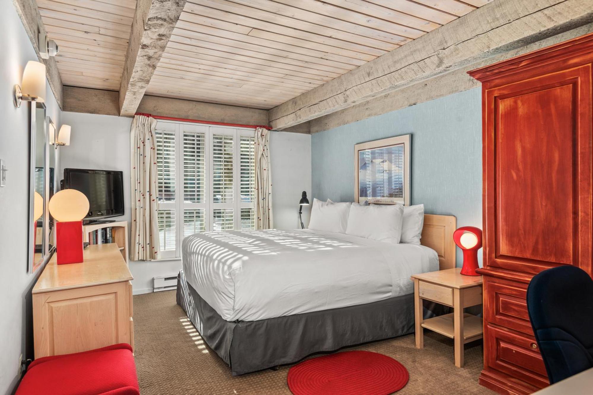 Chateau Eau Claire Unit 1, Stylish Overlooking The River, Walking Distance To Downtown Aspen