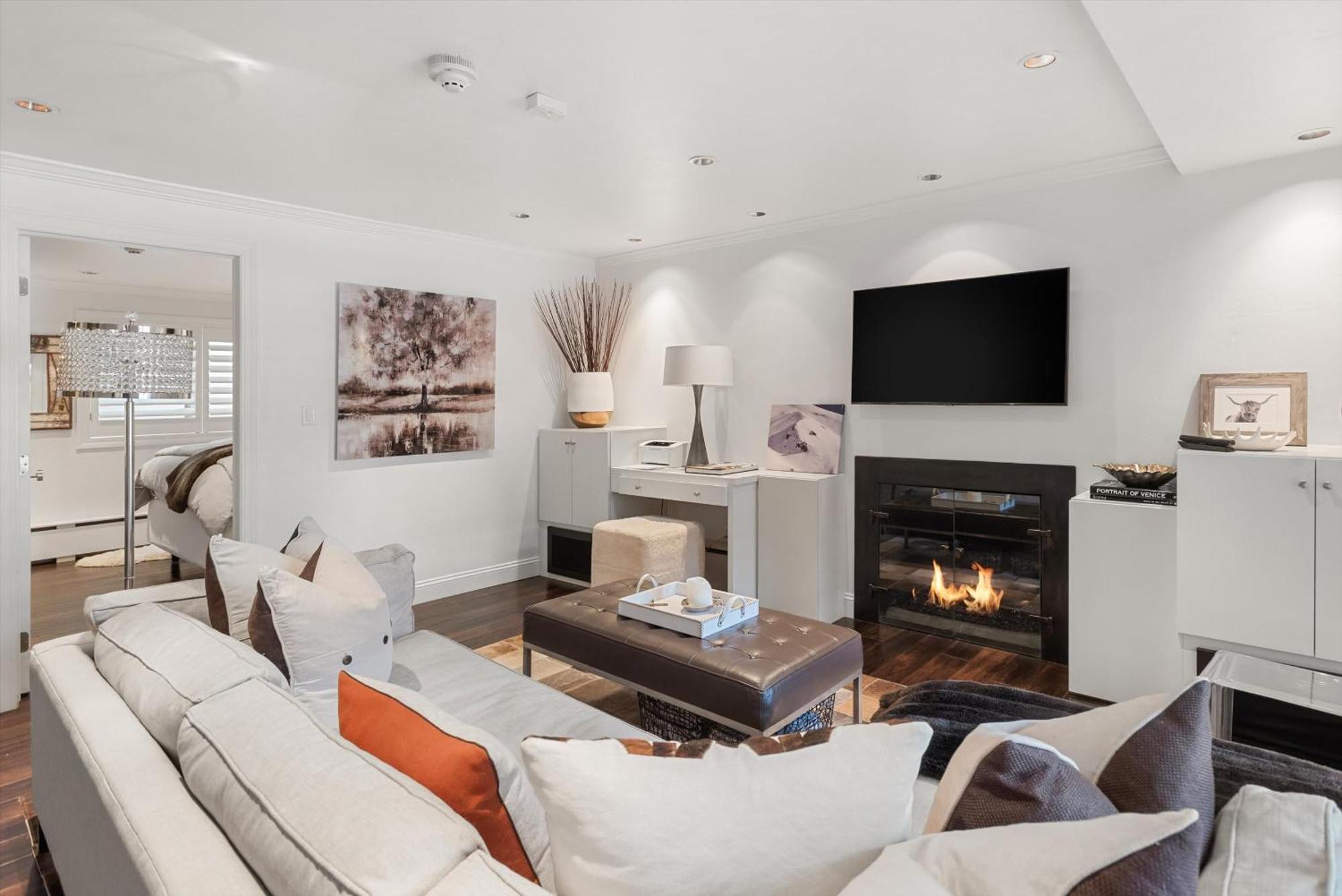 Apartment New Listing 1 Bedroom By Gondola *