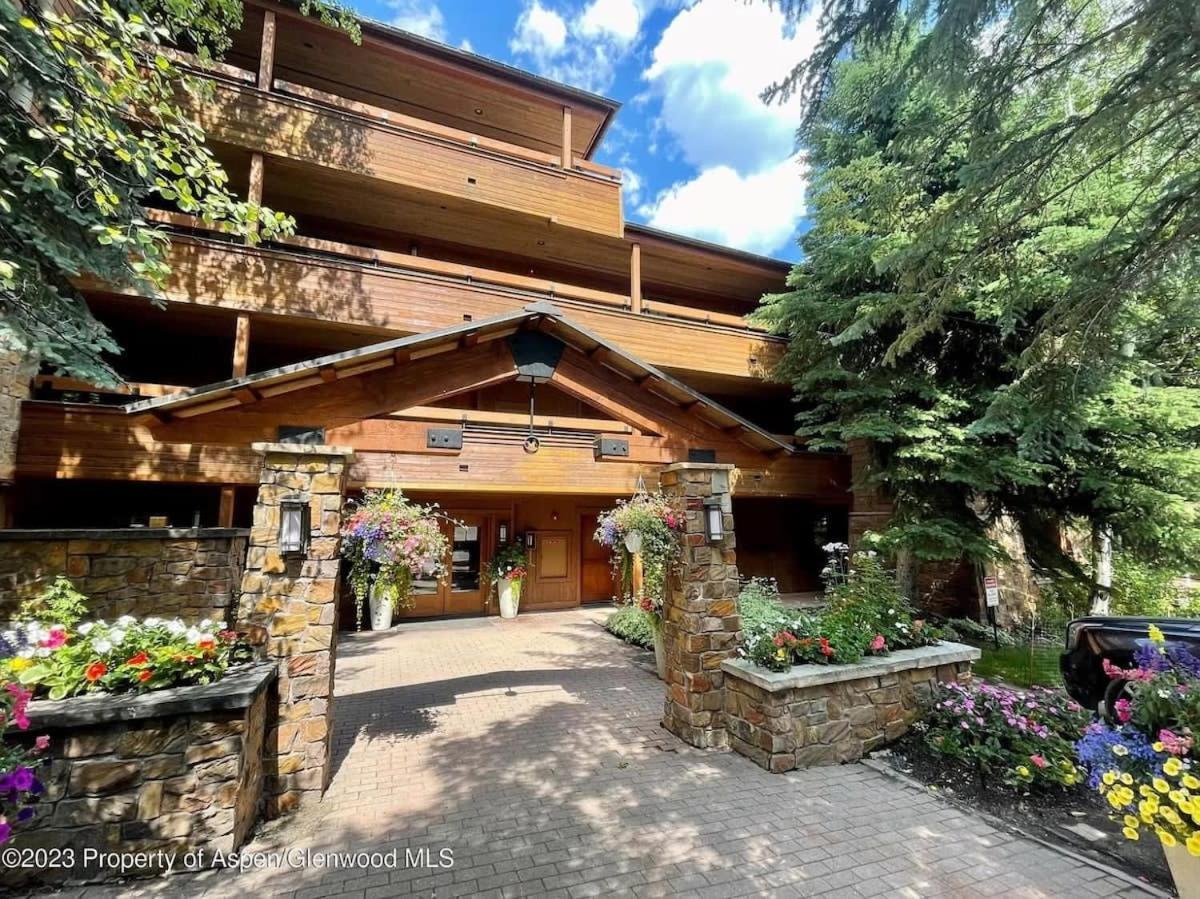 New 2 Bedroom 2 And A Half Bath - Luxurious Mountain Modern! Holiday home *