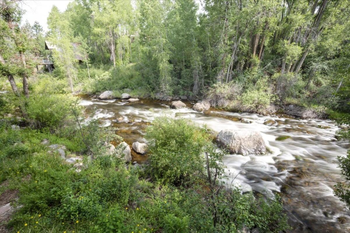 Holiday home Riverfront 2 Bedroom - Steps To Town - Pool & Hot Tub