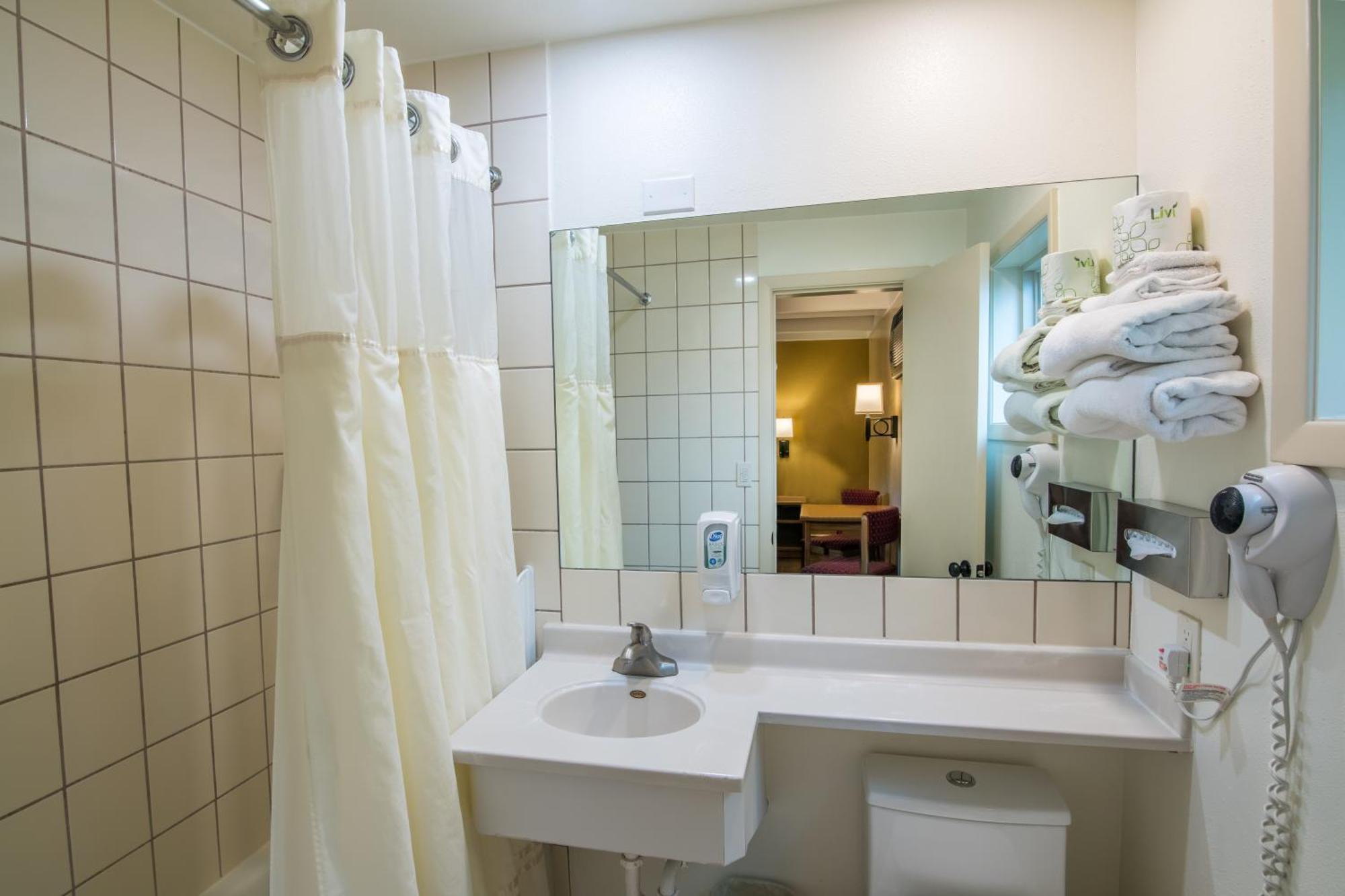 Inn Cedar 3*