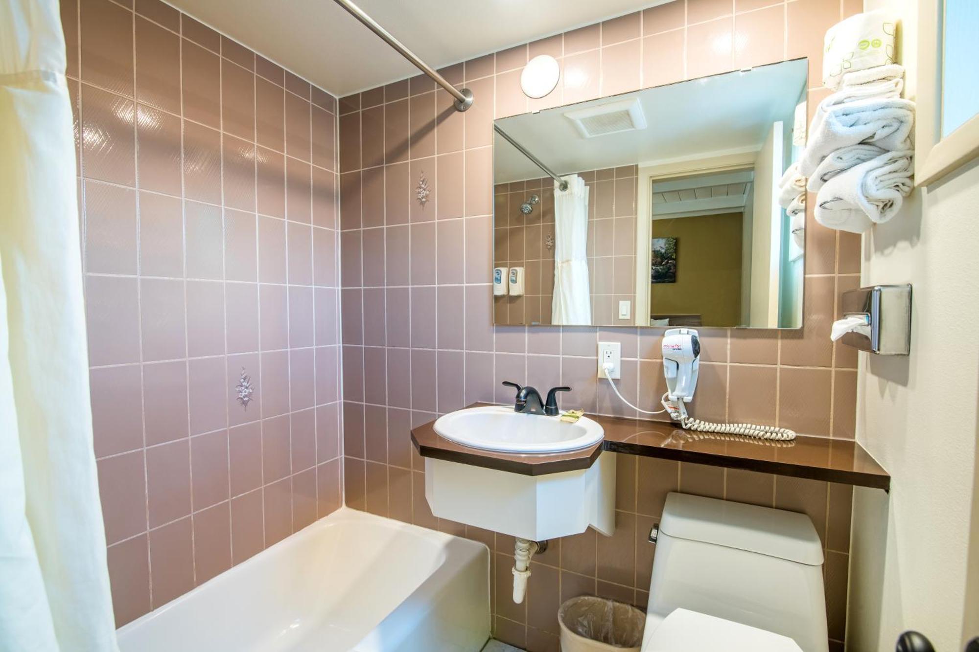 Inn Cedar 3*