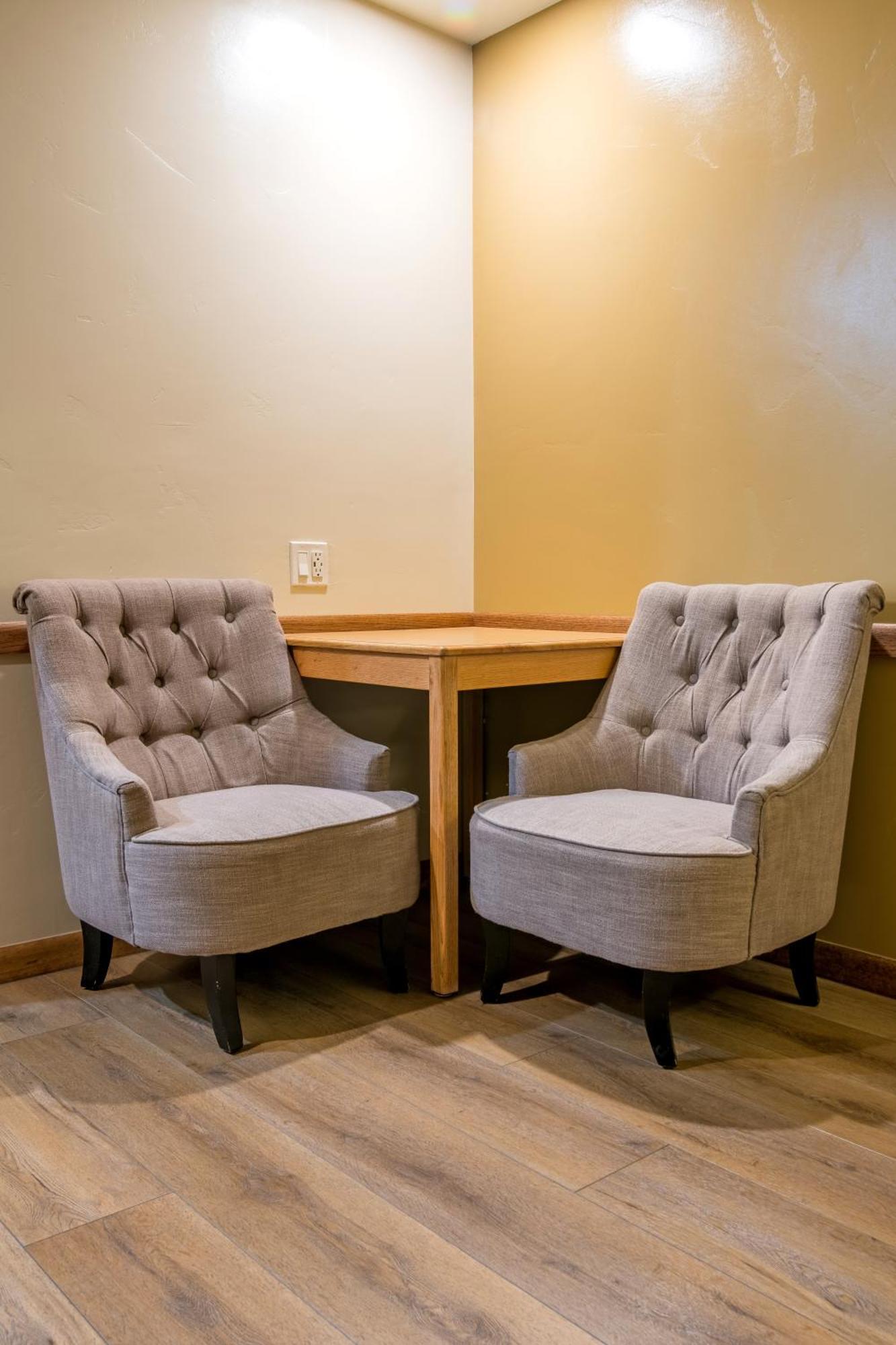 Inn Cedar Glenwood Springs