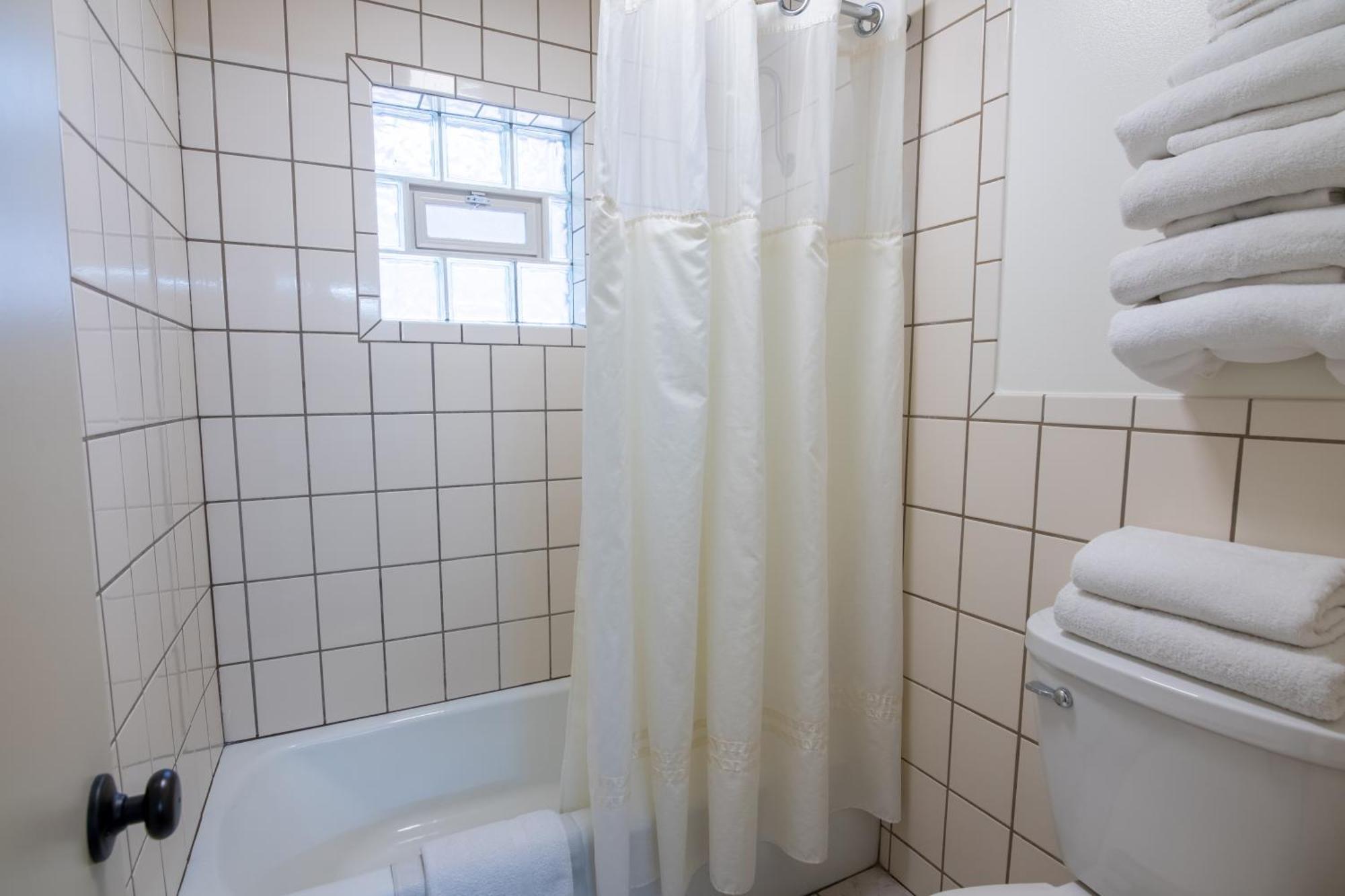 Inn Cedar 3*