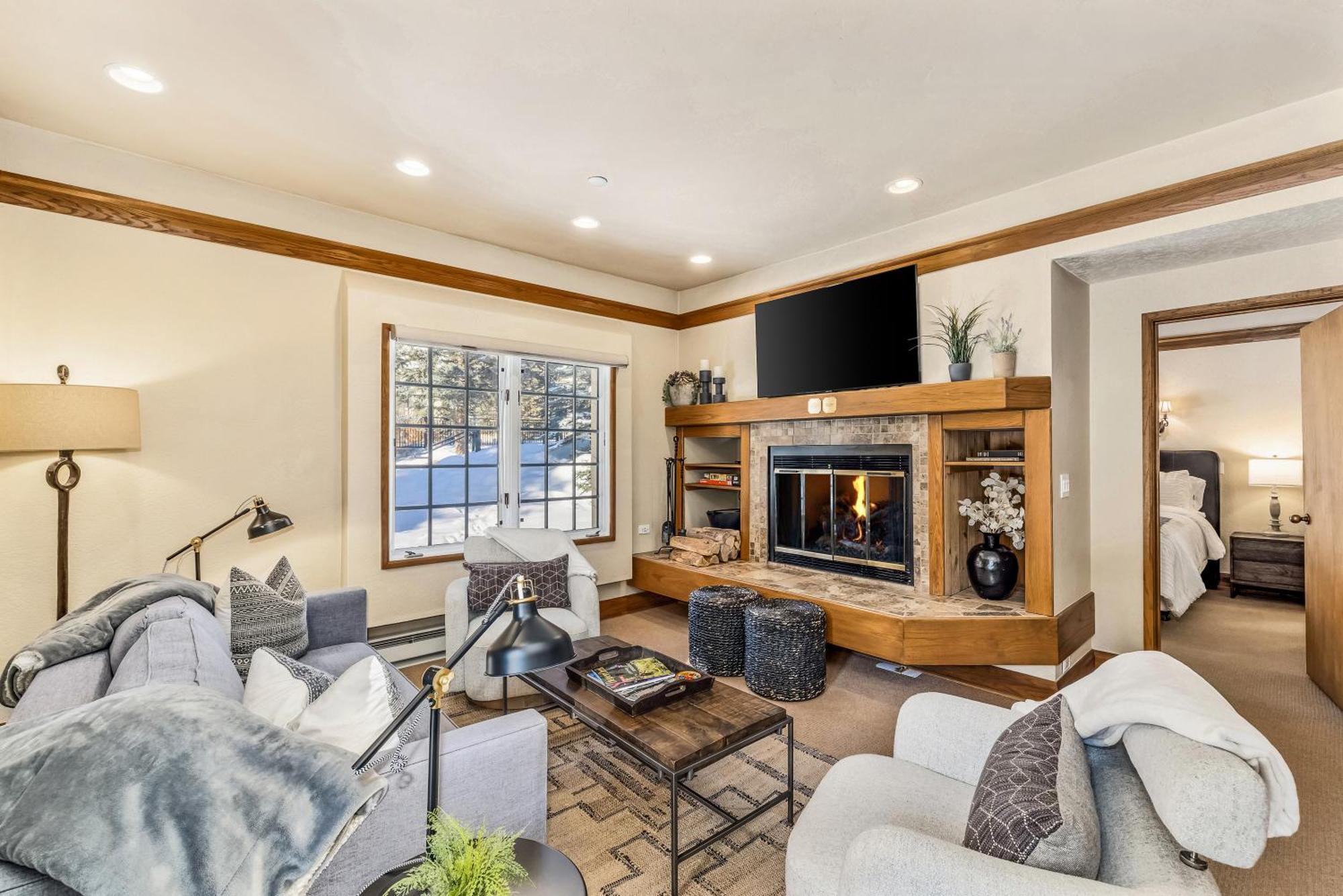 Relaxing Slope Side Ski-in Ski-out & Ground Level Patio * Beaver Creek