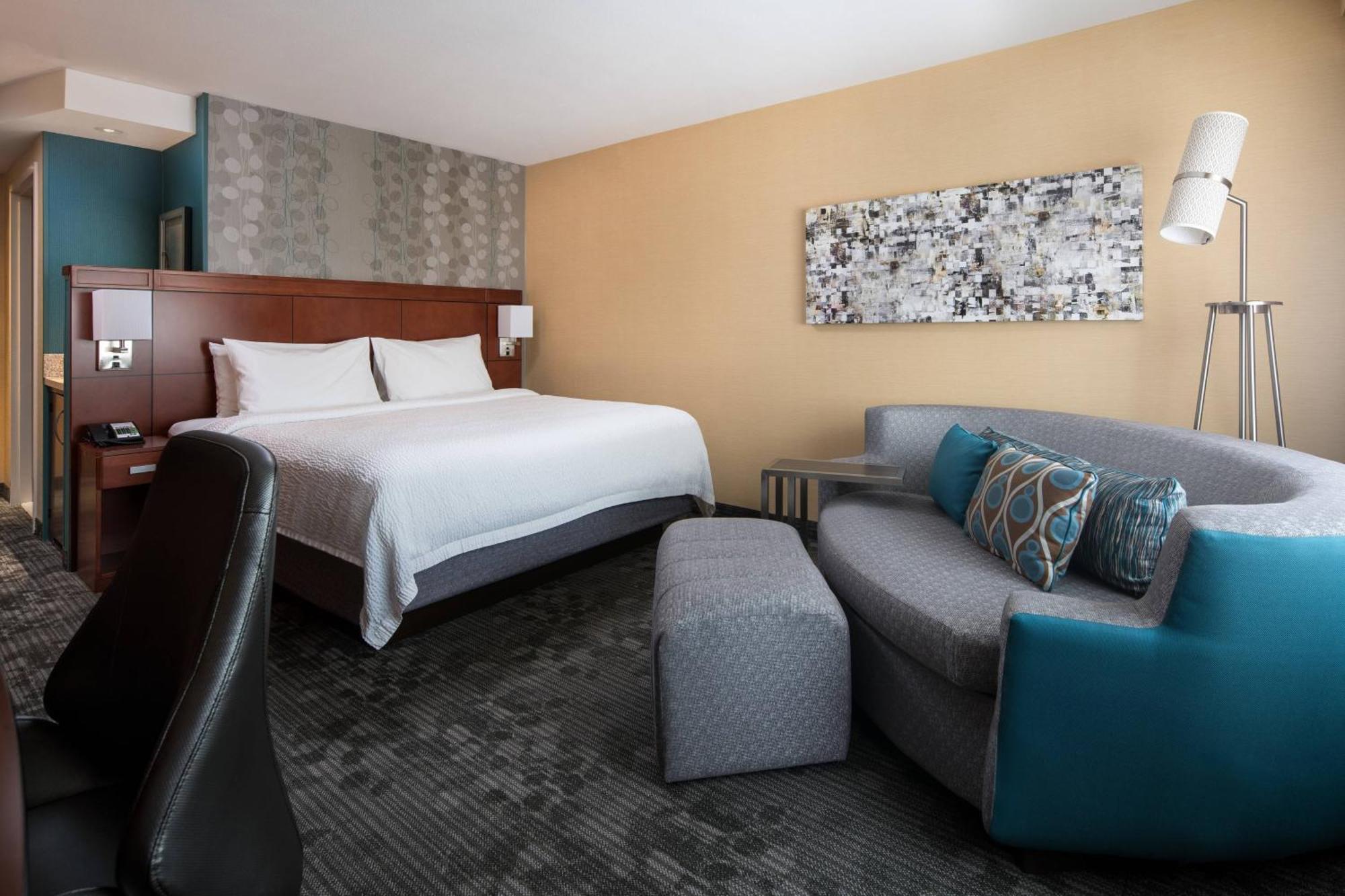 Courtyard By Marriott Hotel