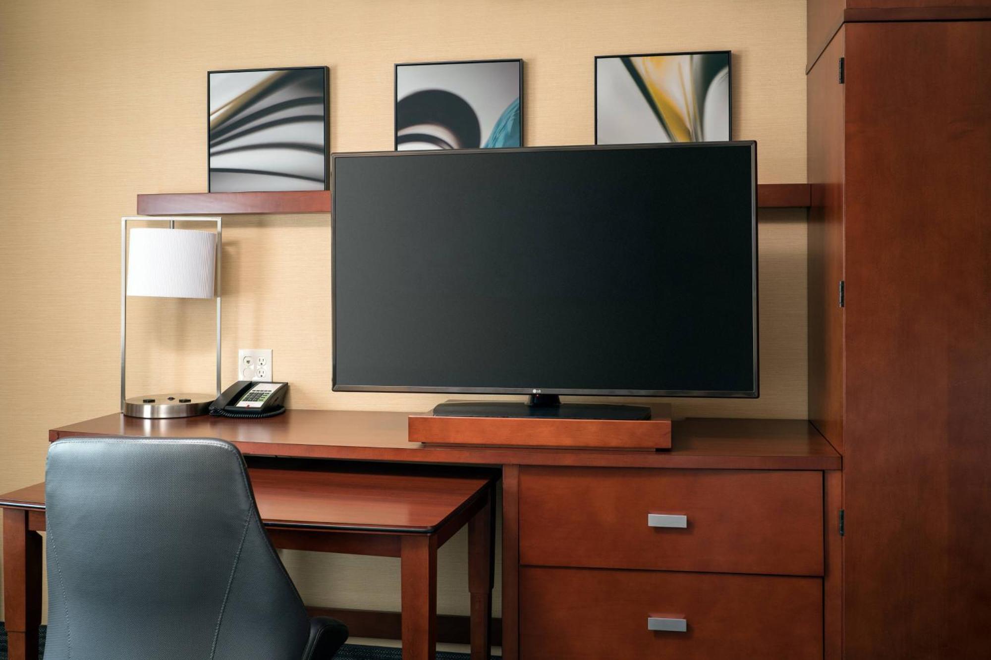 Courtyard By Marriott Hotel 3*