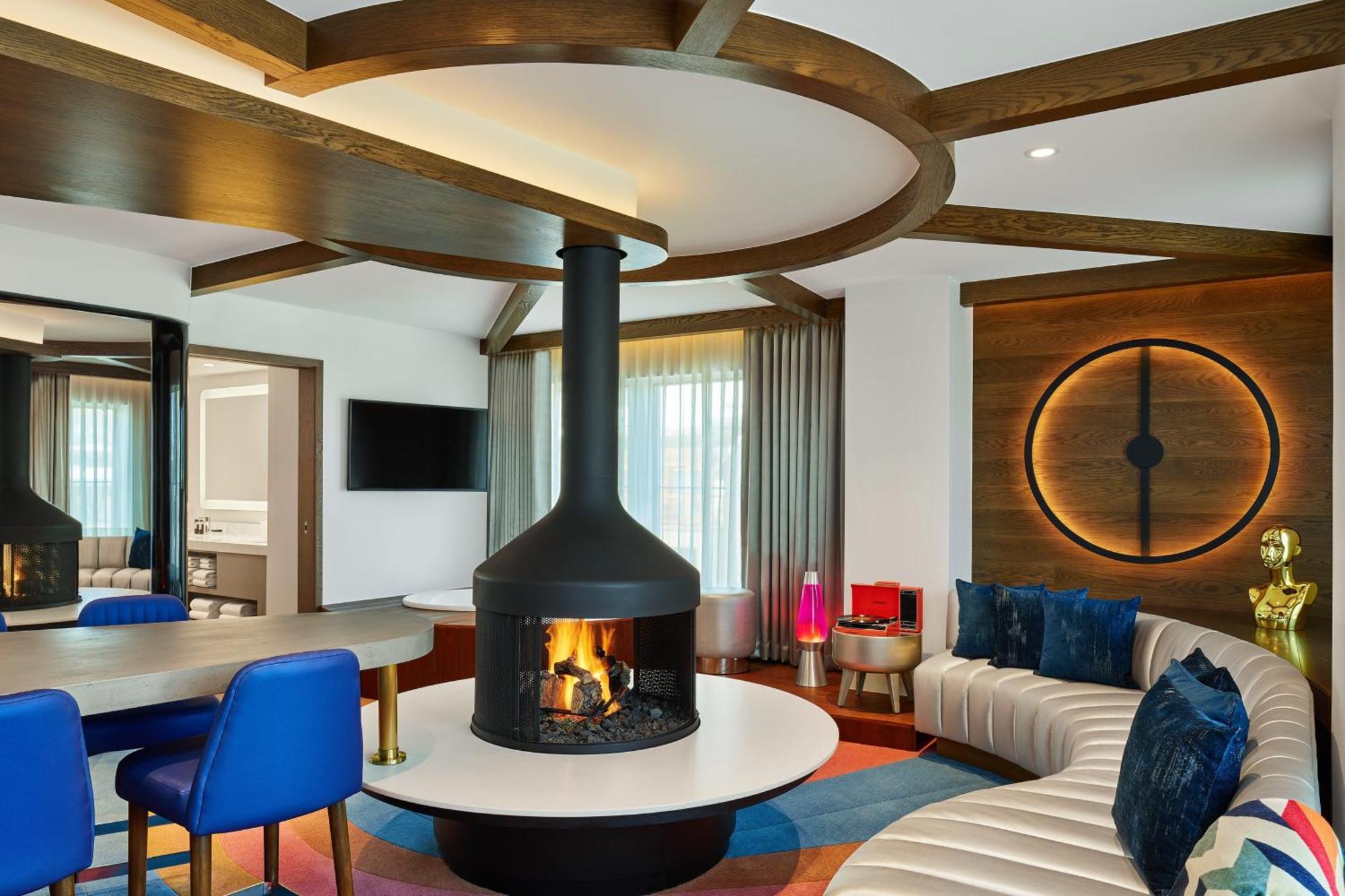 W Hotel 4*