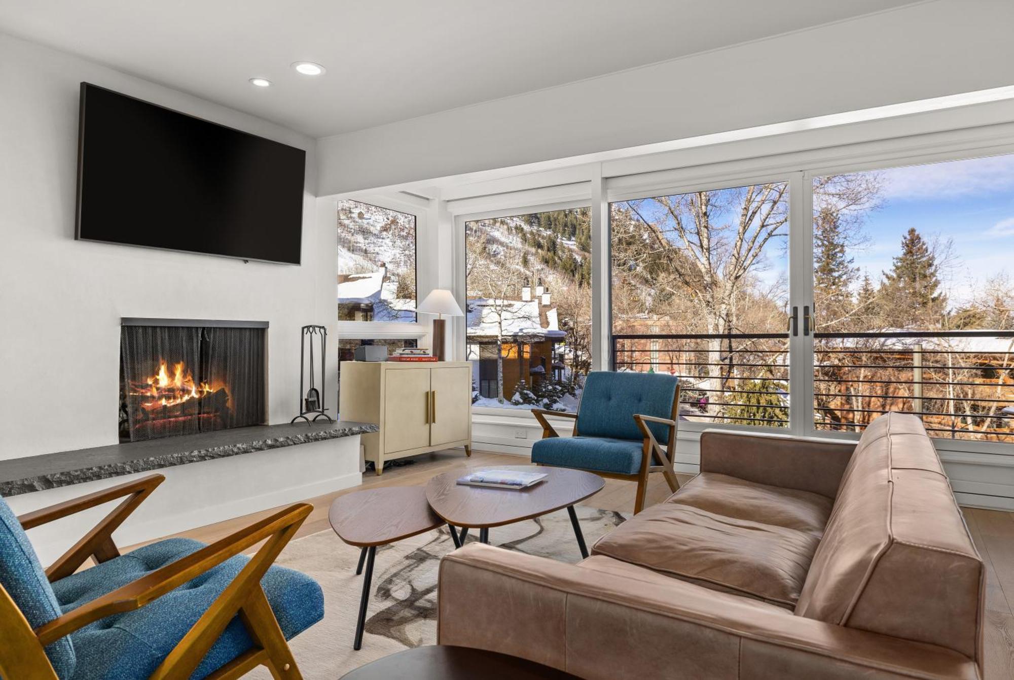 Durant Unit D4, Spacious, Modern With Great Views, Excellent Location 2 Blocks To Slopes Aspen