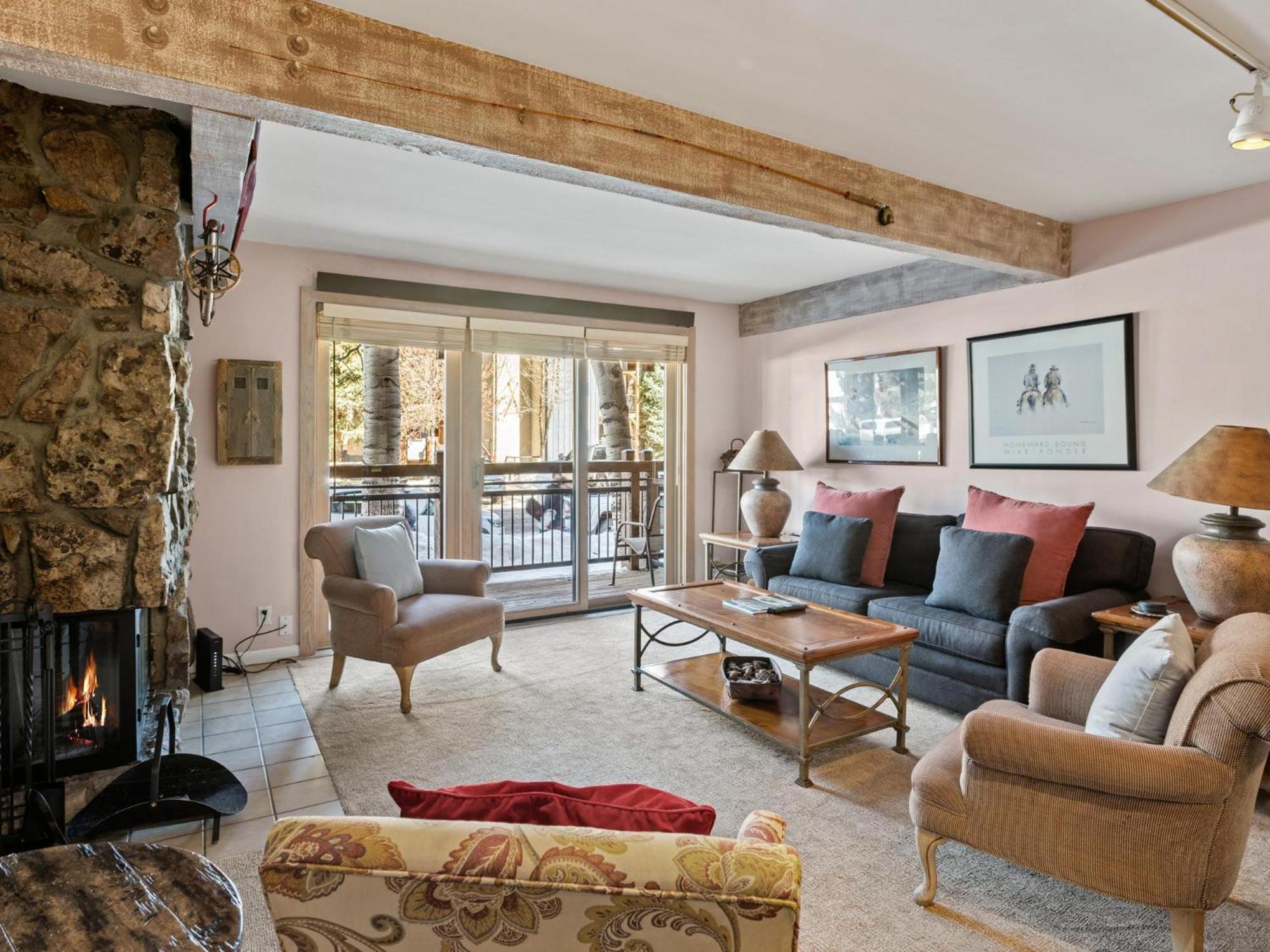 Lift One - One, Two Three Bedroom Units Adjacent To Downtown Apartment *