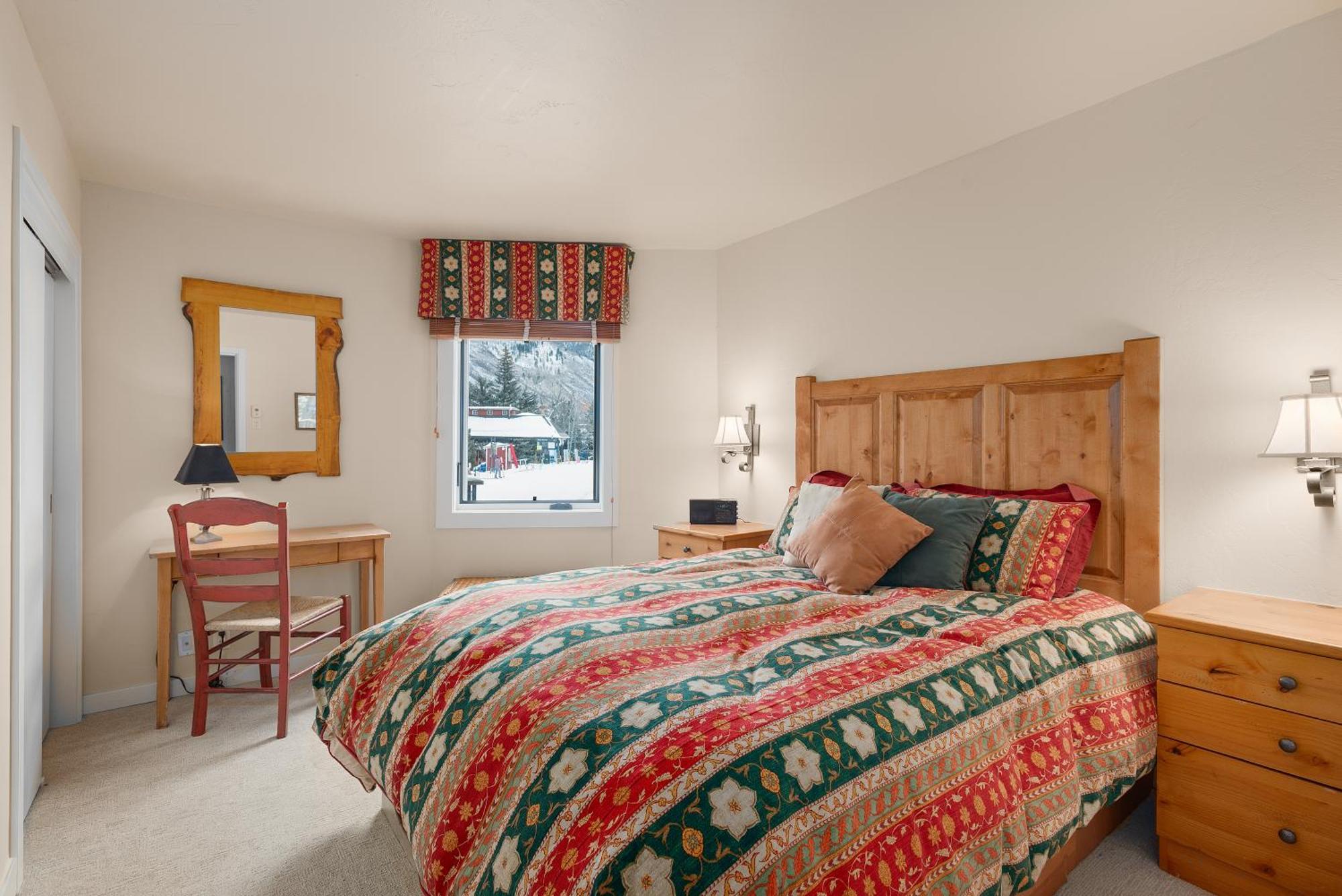 Shadow Mountain Unit 15, Spacious Ski-in, Ski-out Townhouse With Great Views & Gas Fireplace