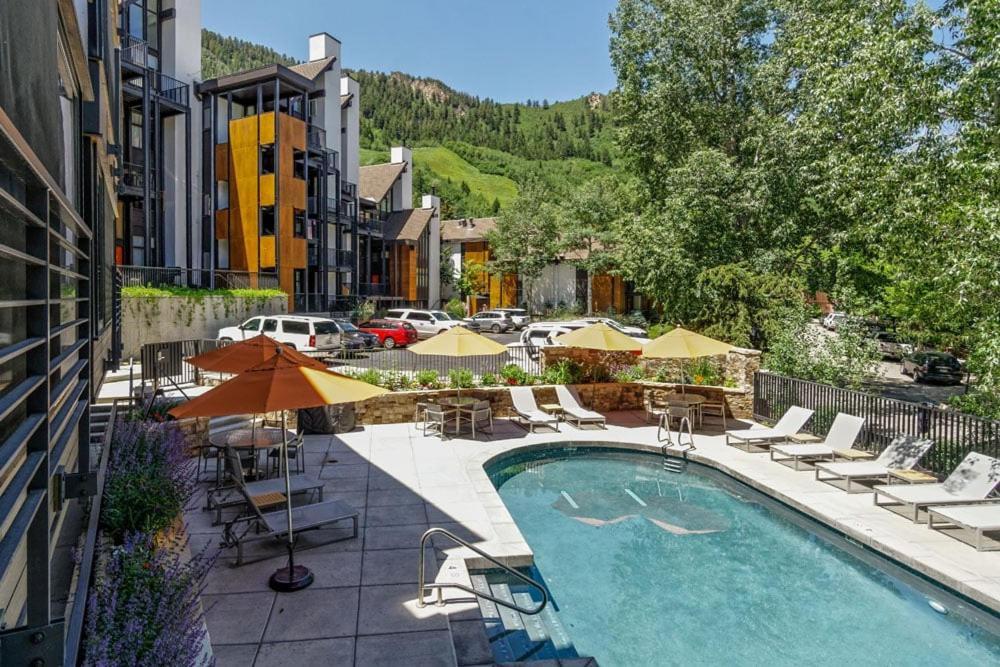 Durant Unit D4, Spacious, Modern With Great Views, Excellent Location 2 Blocks To Slopes *
