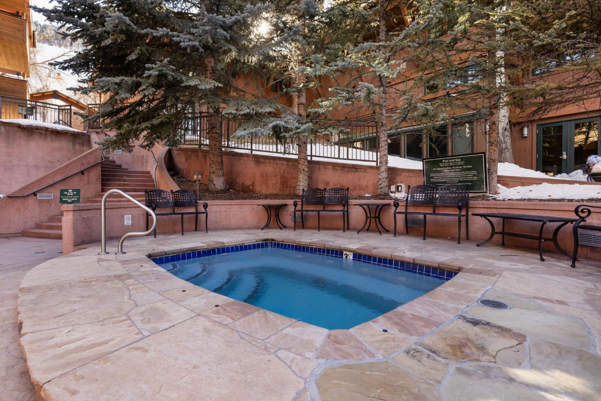 Holiday home 2 Bedroom 3ba - Ac, Heated Pool, Walk To Town Aspen