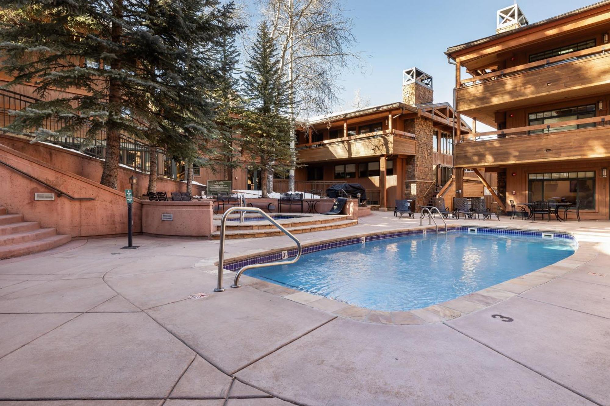 2 Bedroom 3ba - Ac, Heated Pool, Walk To Town Holiday home Aspen