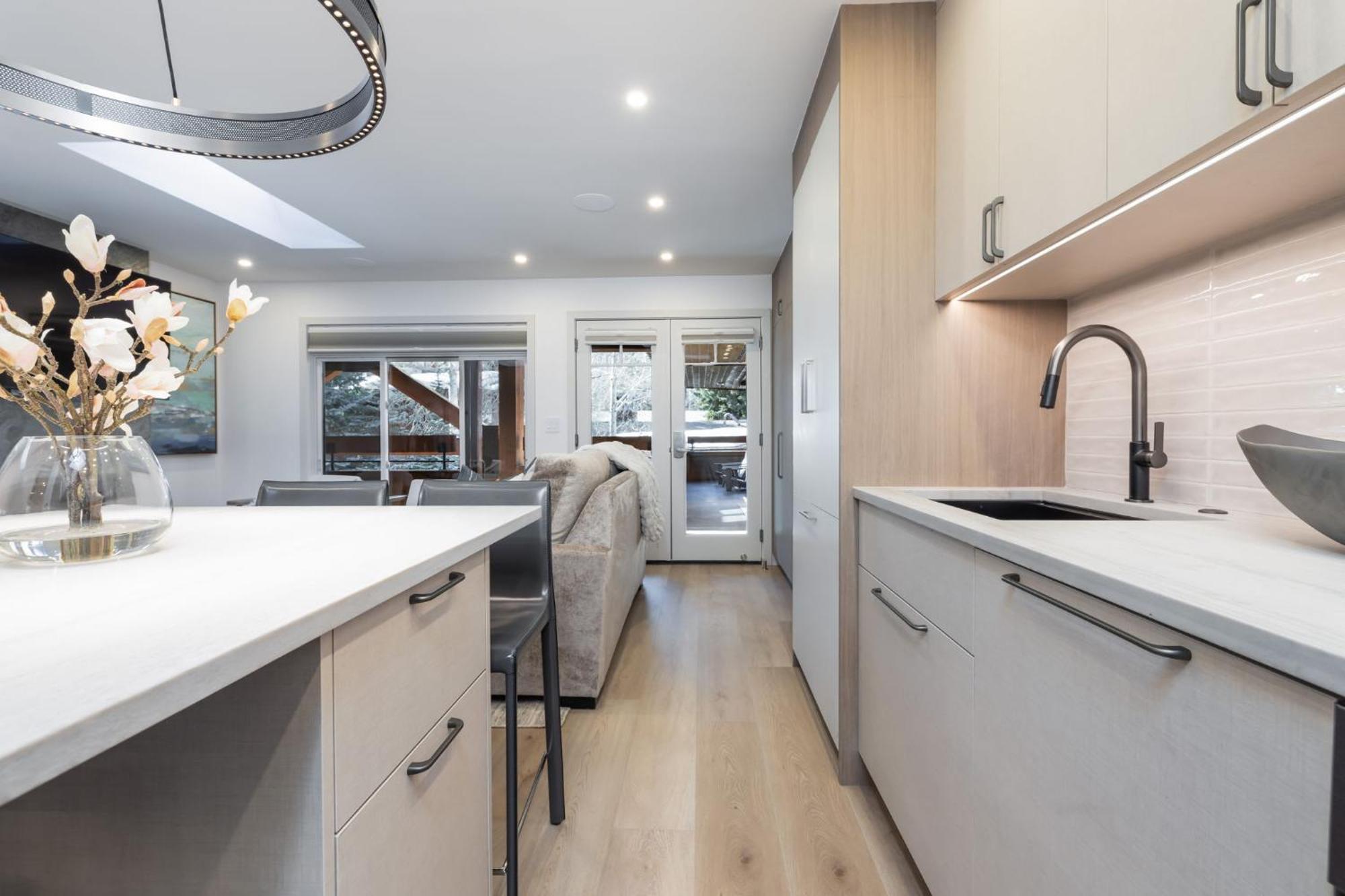 2 Bedroom 3ba - Ac, Heated Pool, Walk To Town Holiday home Aspen