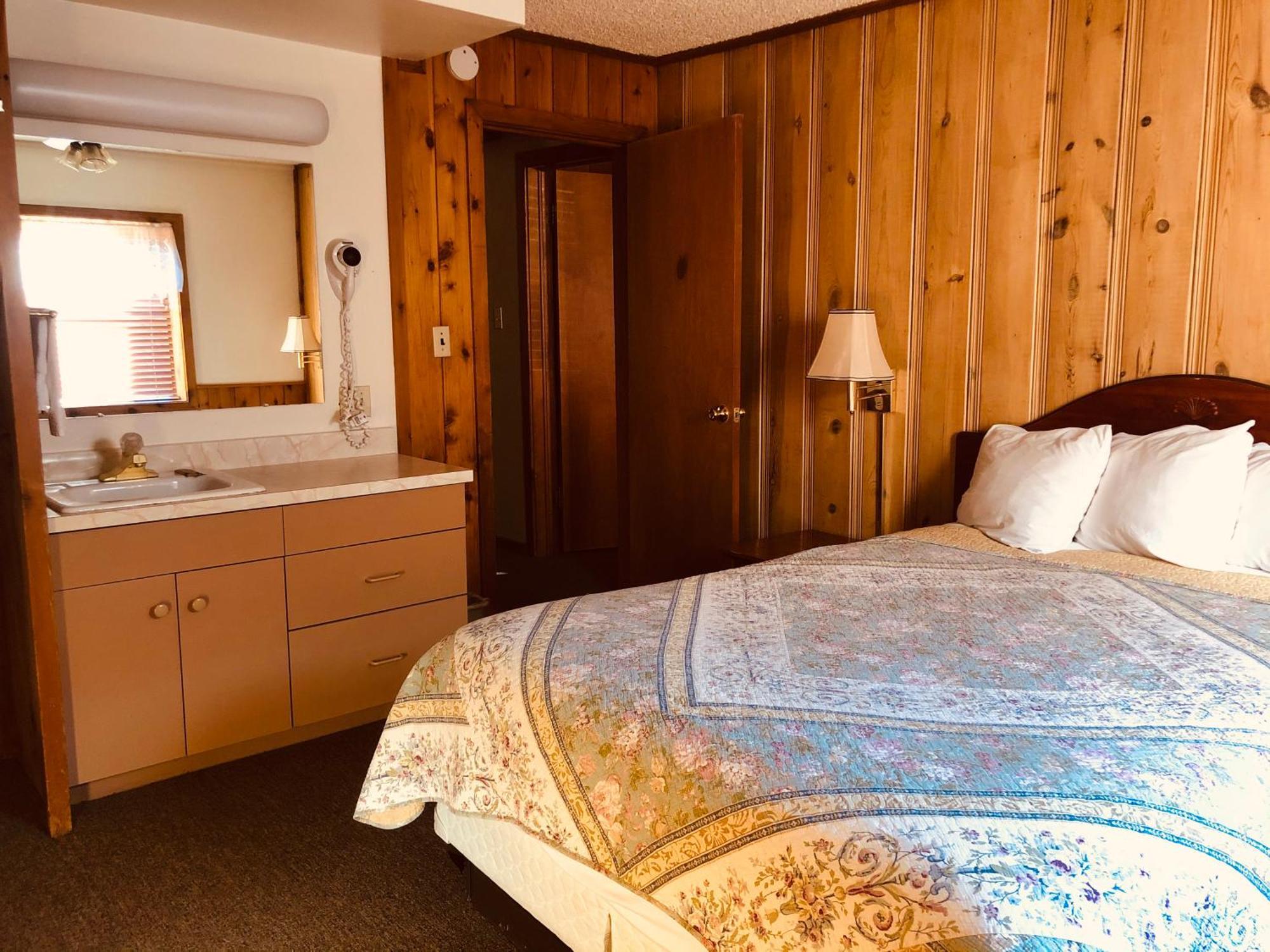 Inn Cedar Glenwood Springs