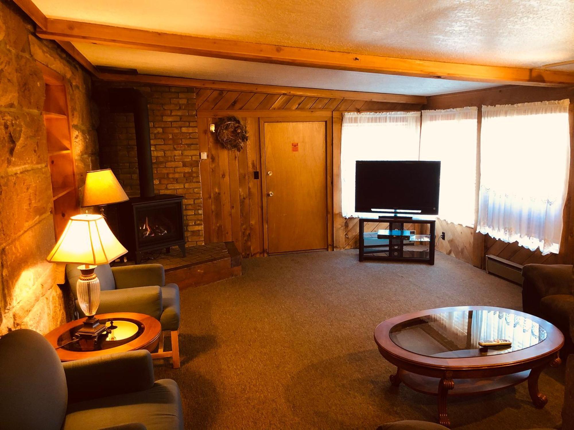 Cedar 3*