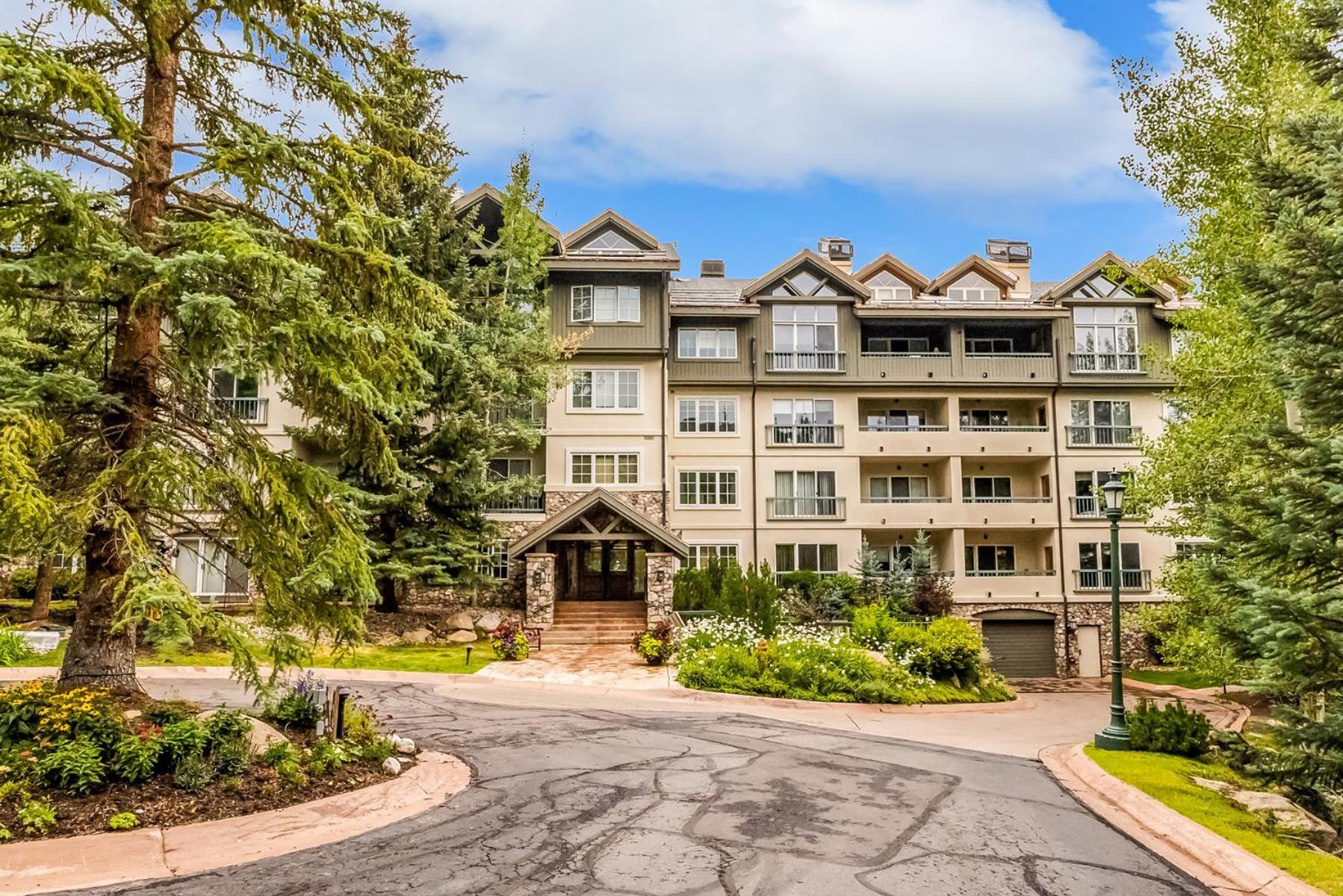 Luxe 2br Retreat - Balcony Views & Hiking Access *