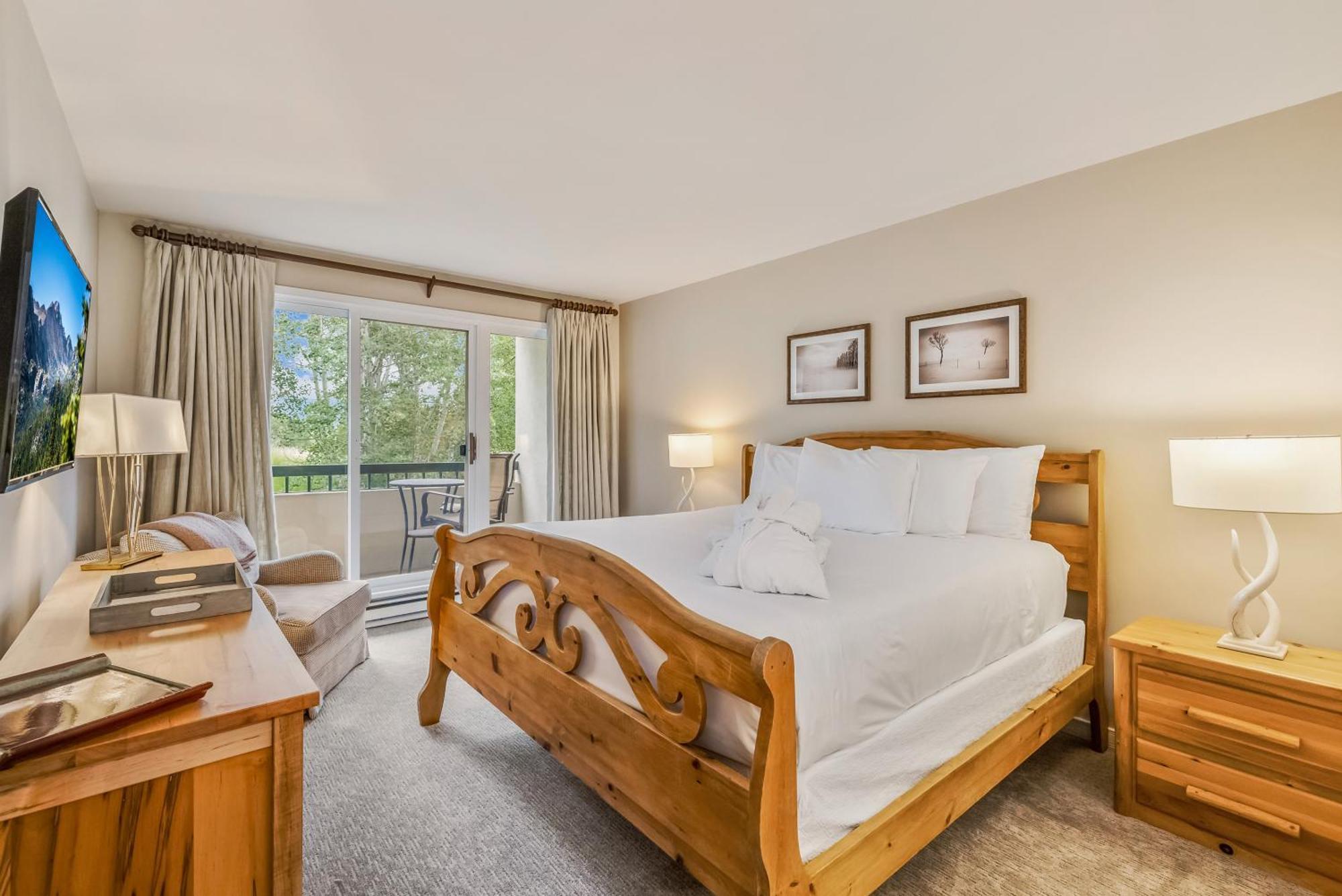 Luxe 2br Retreat - Balcony Views & Hiking Access