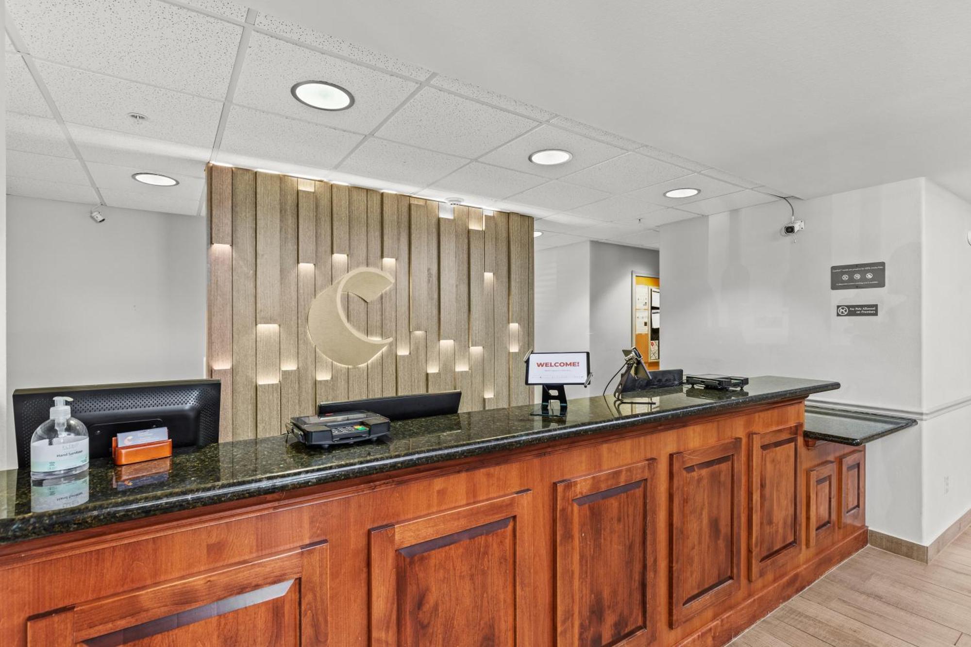 Comfort & On The River Hotel 3*