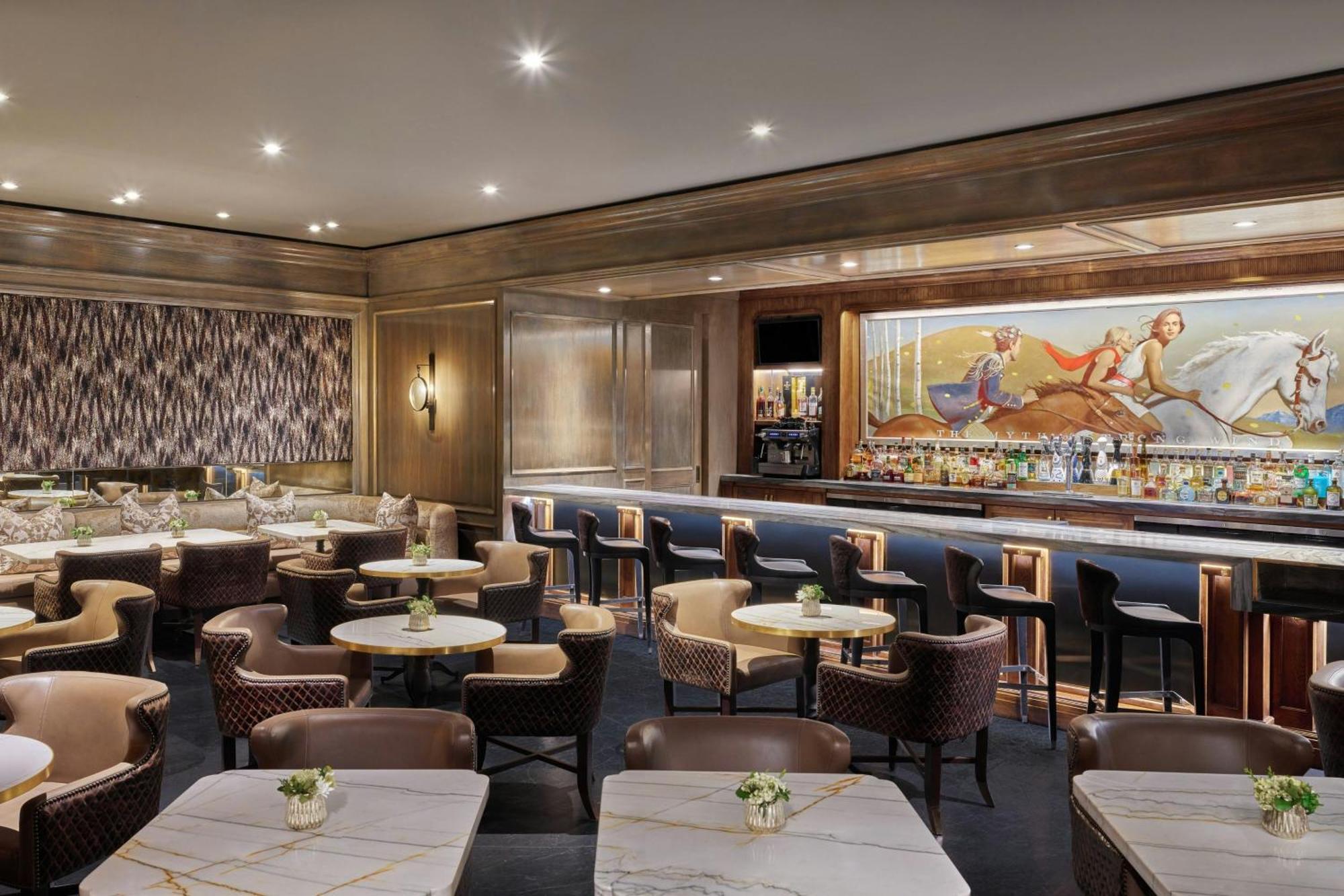 St. Regis Club, Hotel