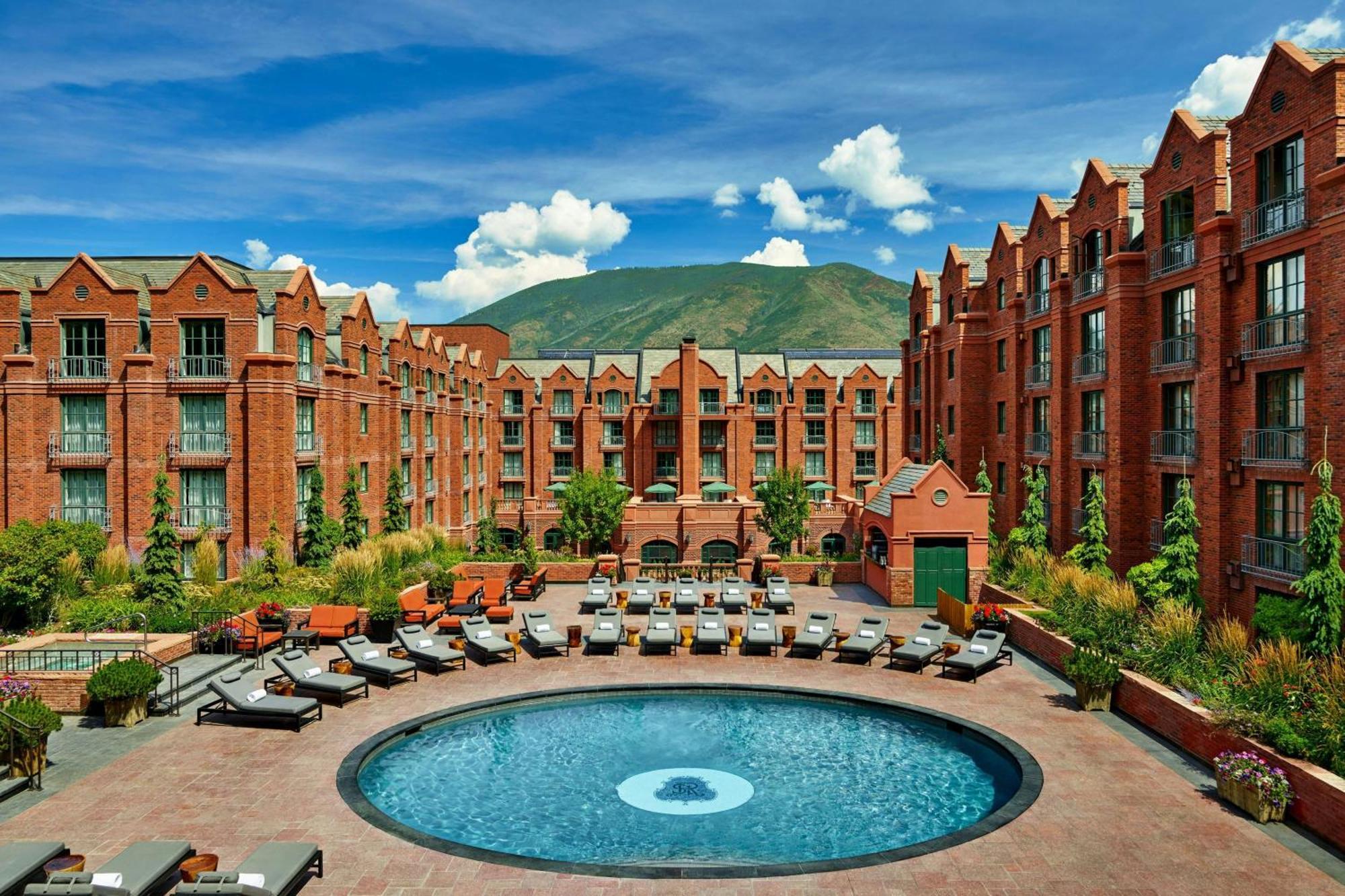 Hotel St. Regis Club, *