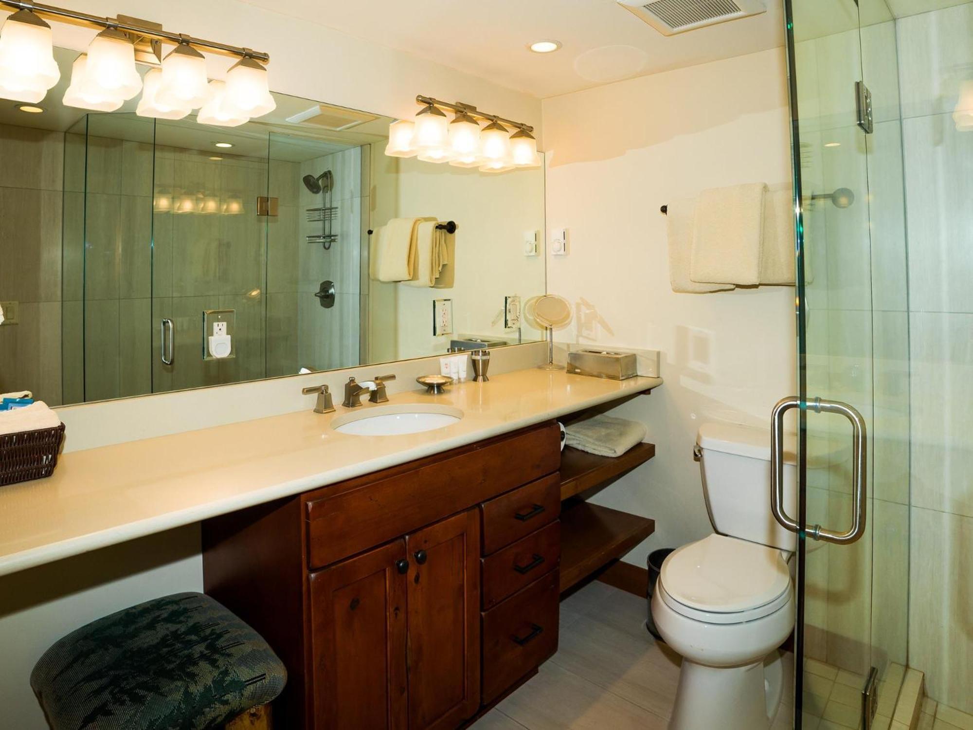 Lift One - 1 Bedroom Ground Level 104 *