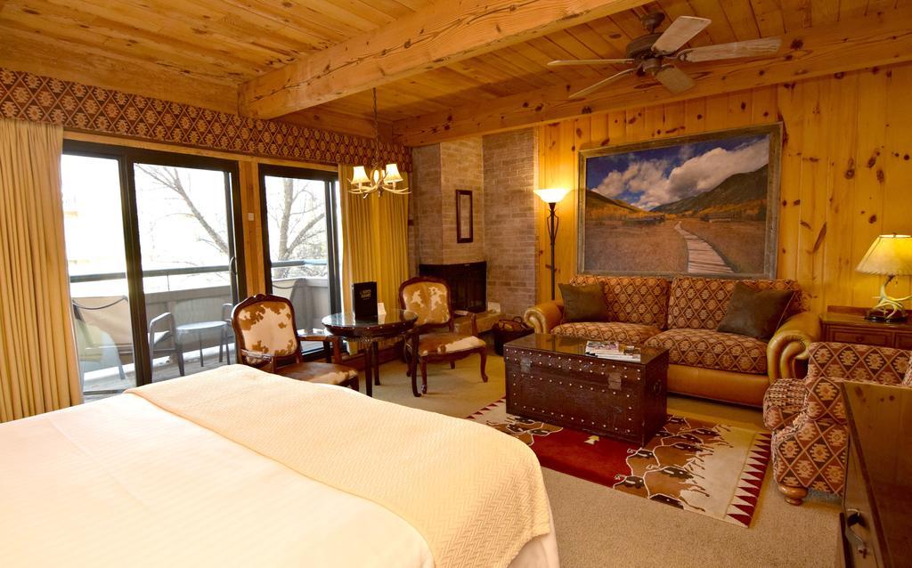 Square Hotel