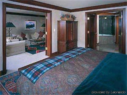 The At Hotel 3*