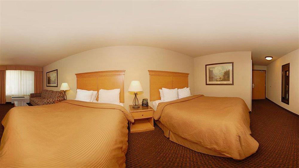 Hotel Comfort & On The River 3*