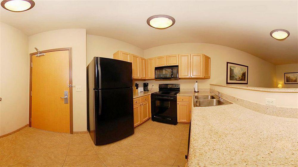 Hotel Comfort & On The River 3*