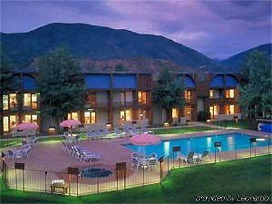 The At Hotel